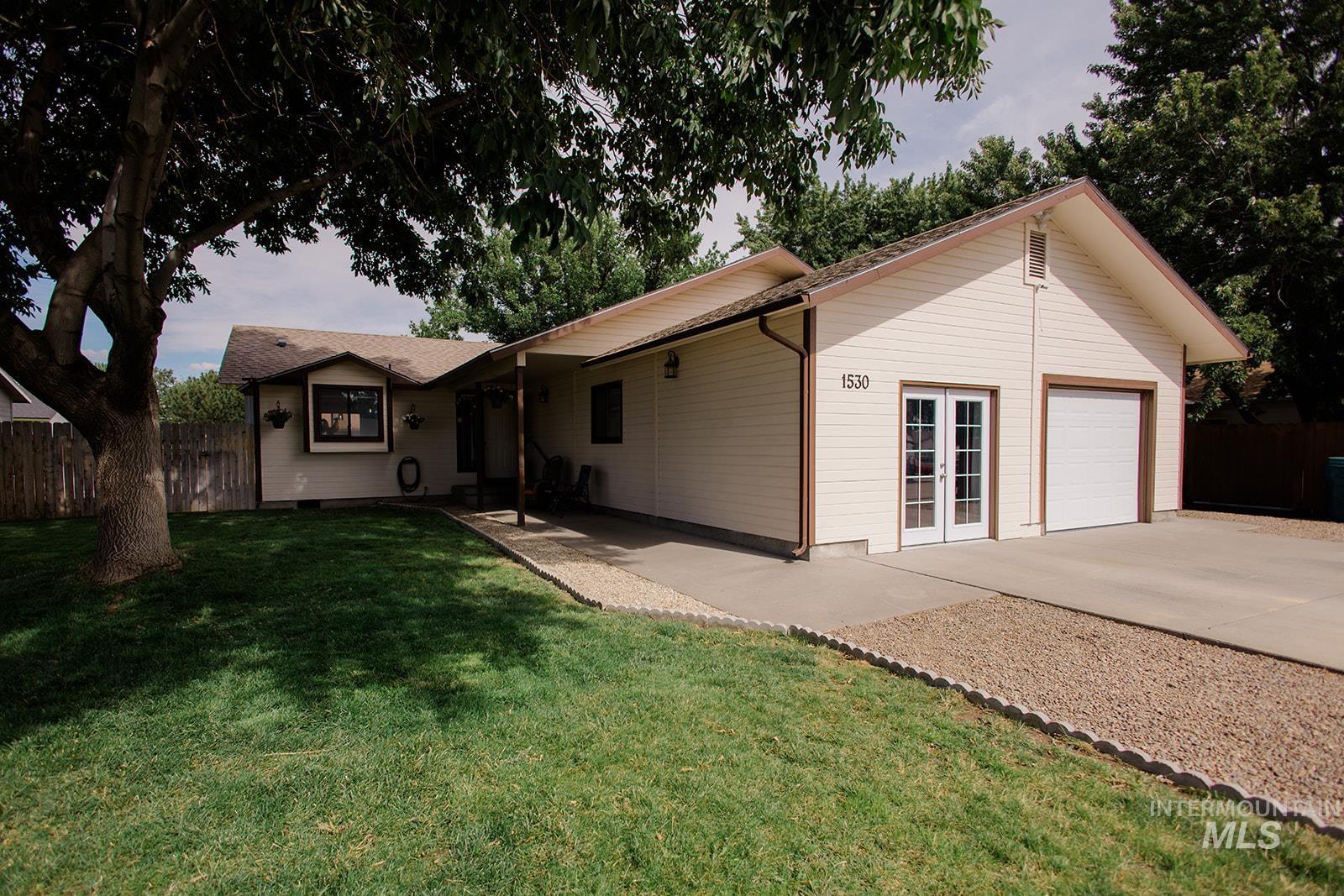 1530 Rosewood St Property Photo 1