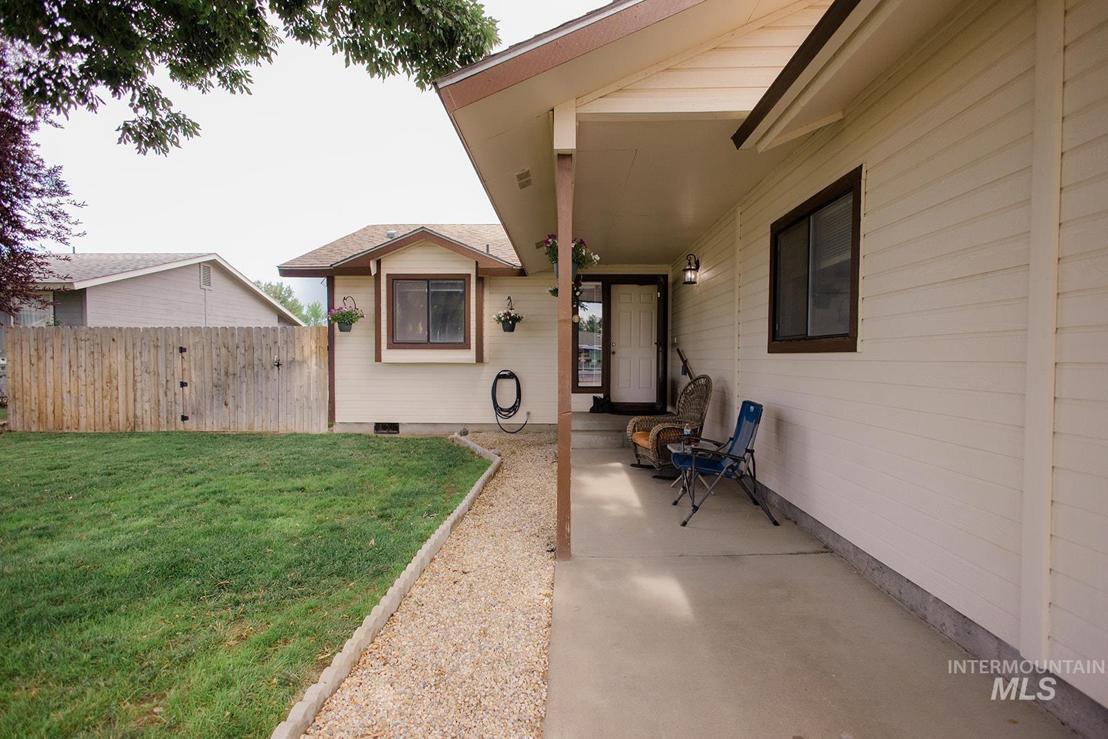1530 Rosewood St Property Photo 2