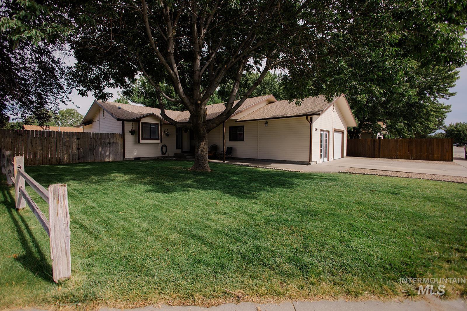 1530 Rosewood St Property Photo 4
