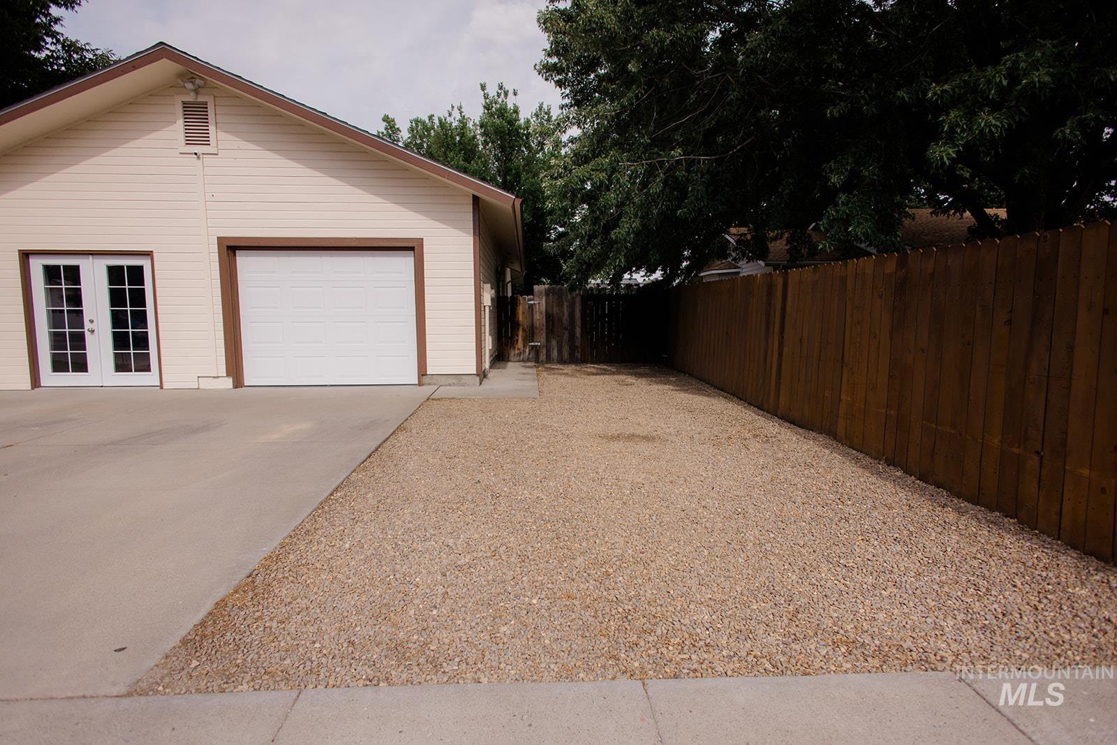 1530 Rosewood St Property Photo 5