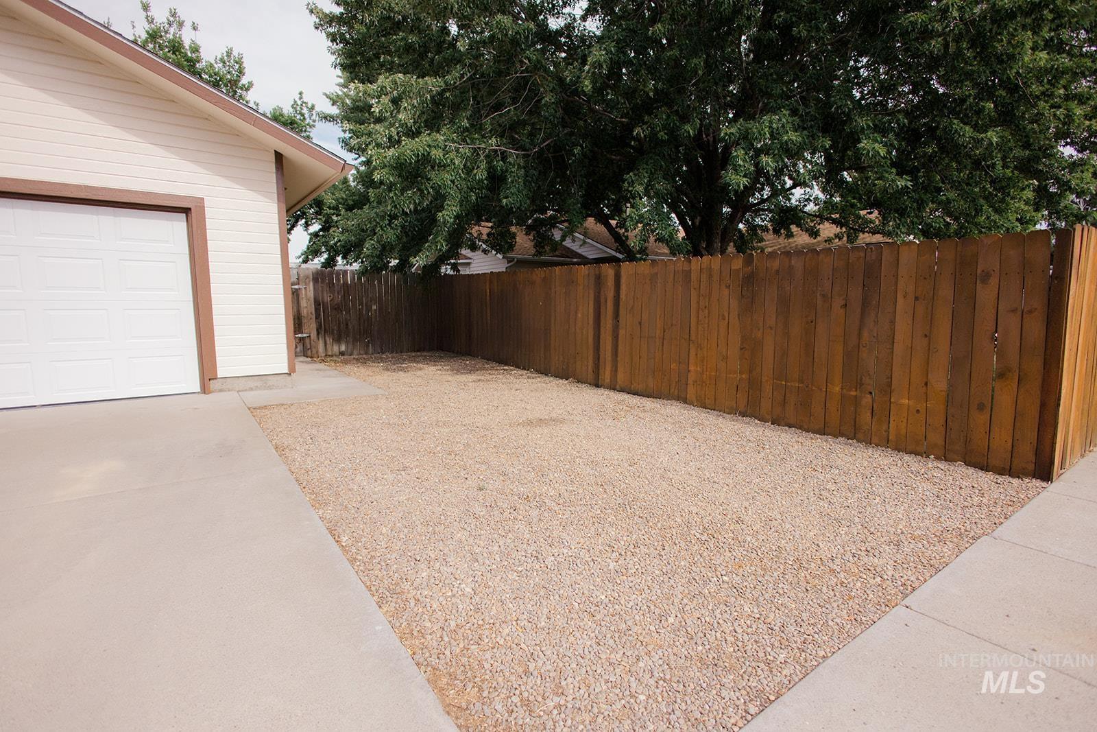 1530 Rosewood St Property Photo 6
