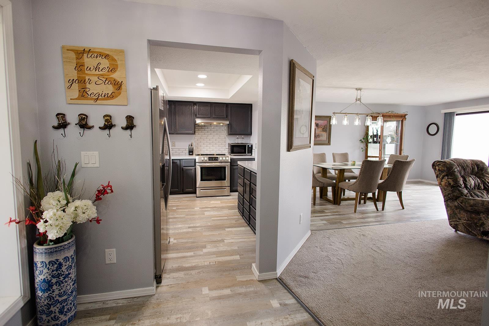 1530 Rosewood St Property Photo 8