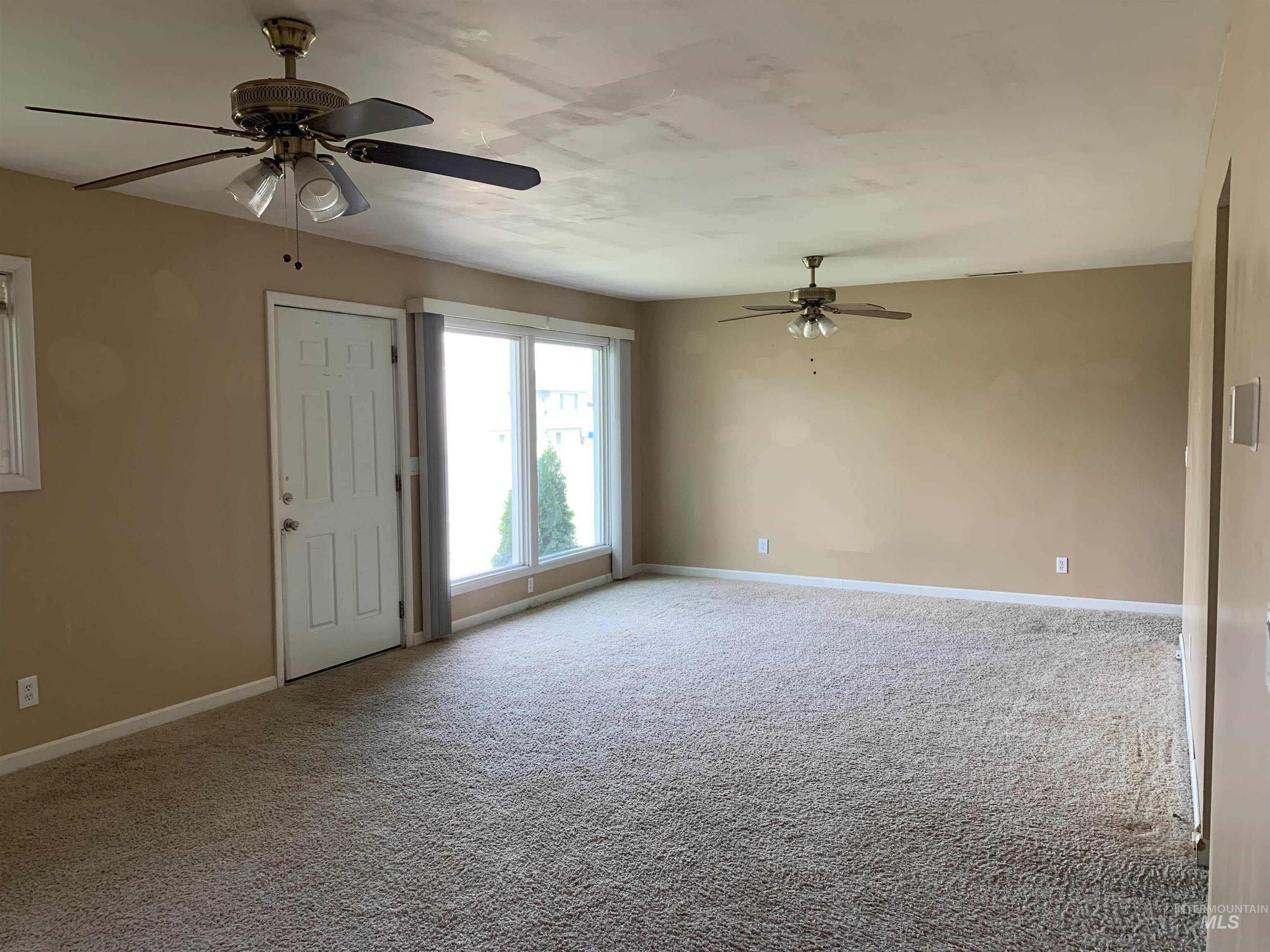 917 15th Dr Property Photo 3