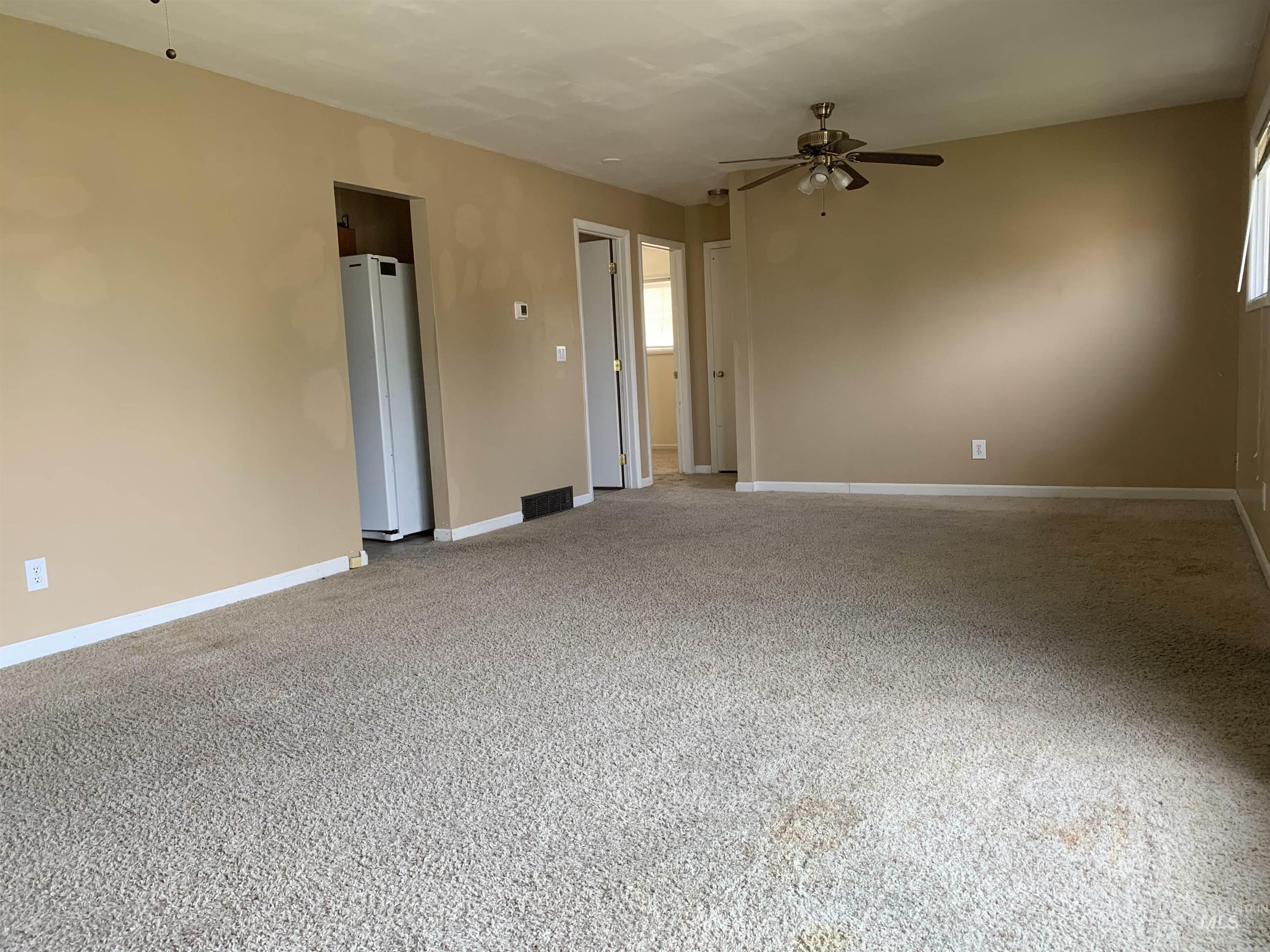 917 15th Dr Property Photo 5
