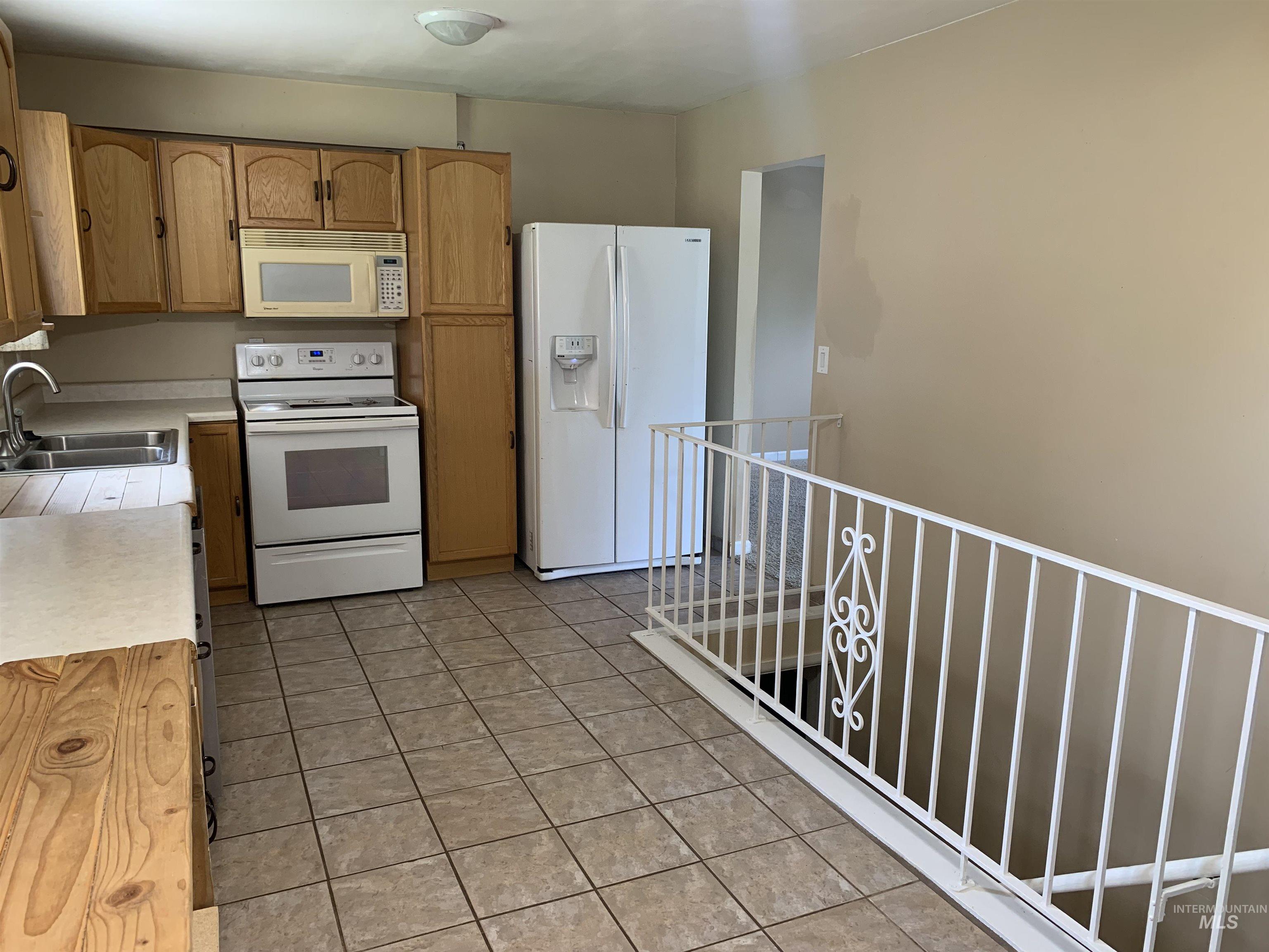 917 15th Dr Property Photo 6