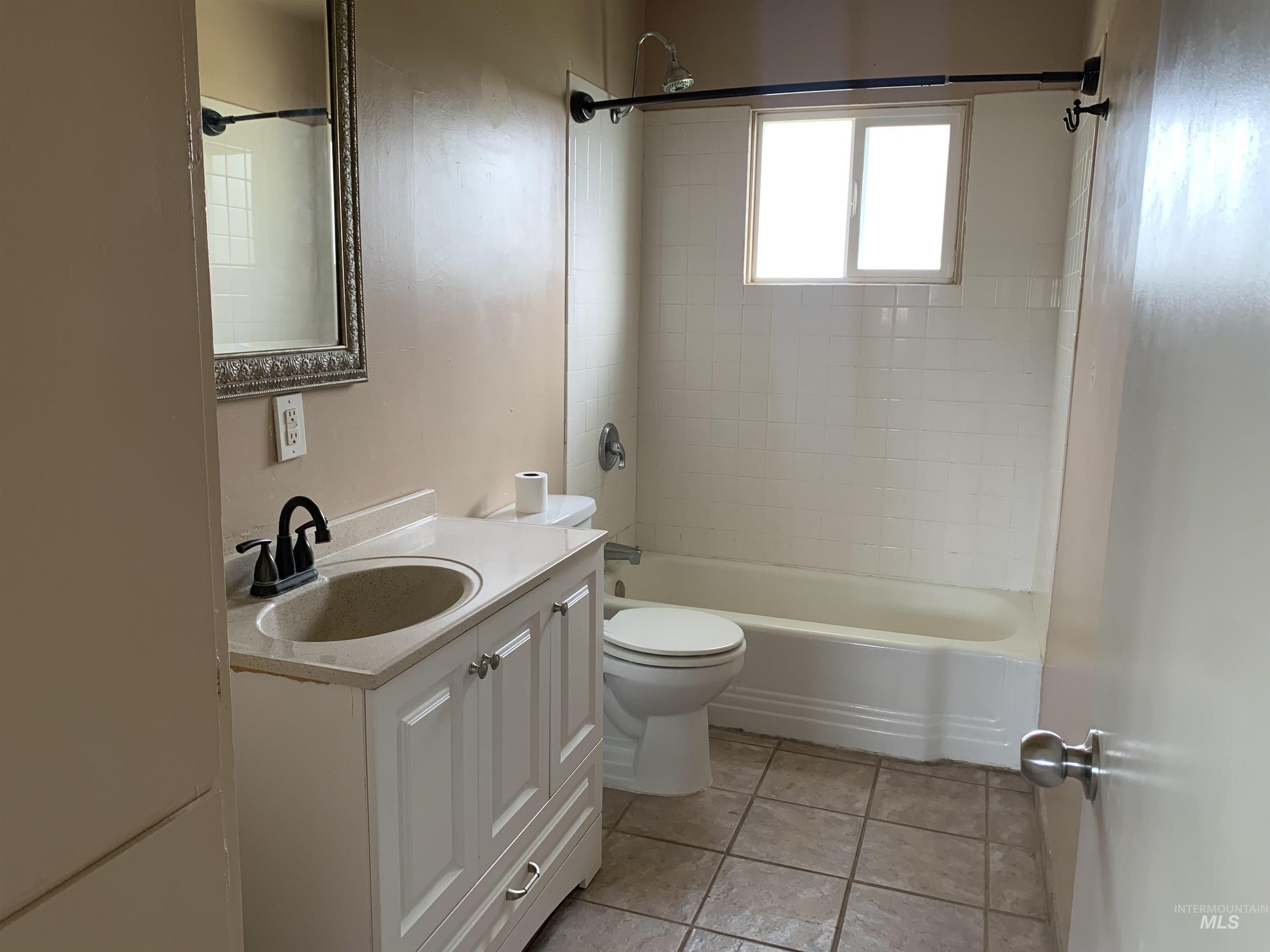 917 15th Dr Property Photo 7
