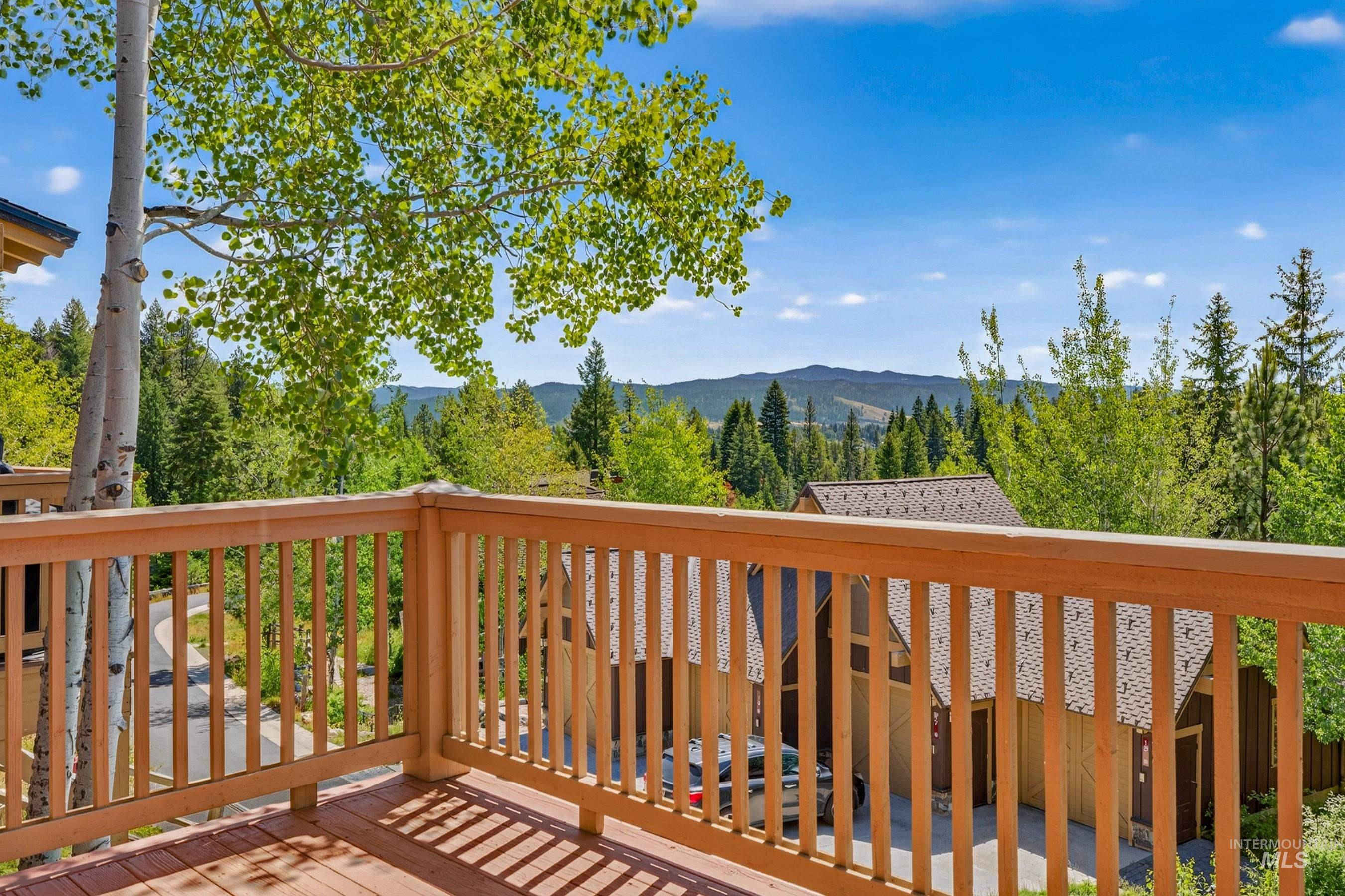 14 Golden Bench Court Property Photo 10