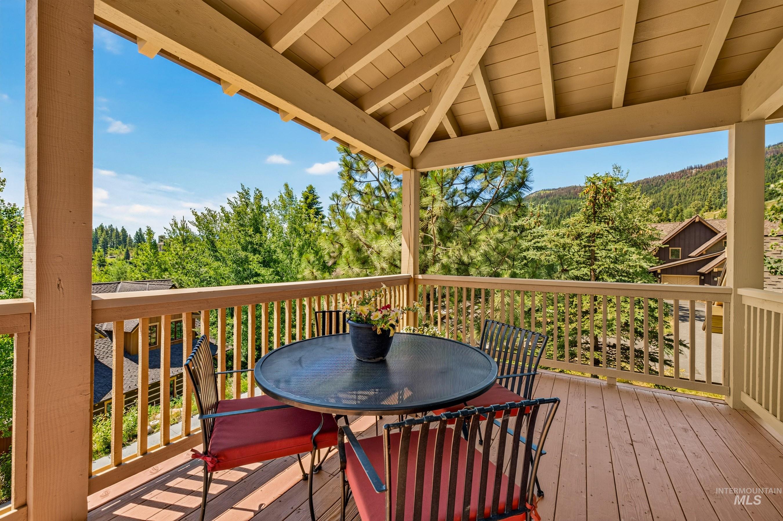 14 Golden Bench Court Property Photo 11