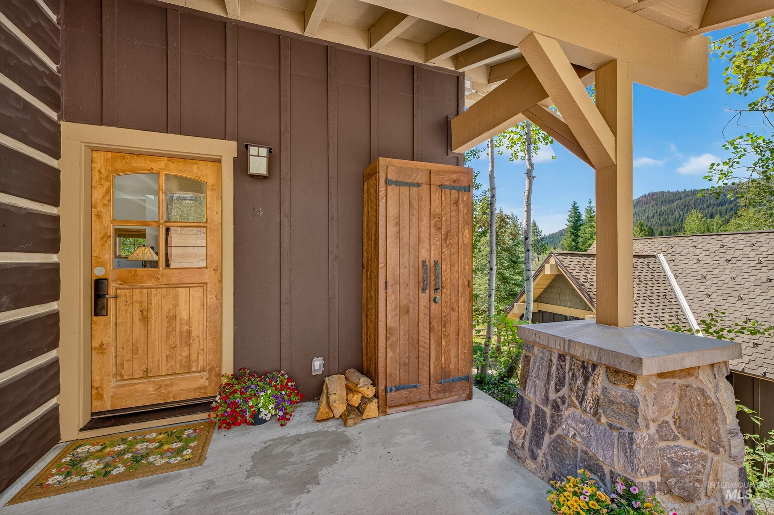 14 Golden Bench Court Property Photo 33