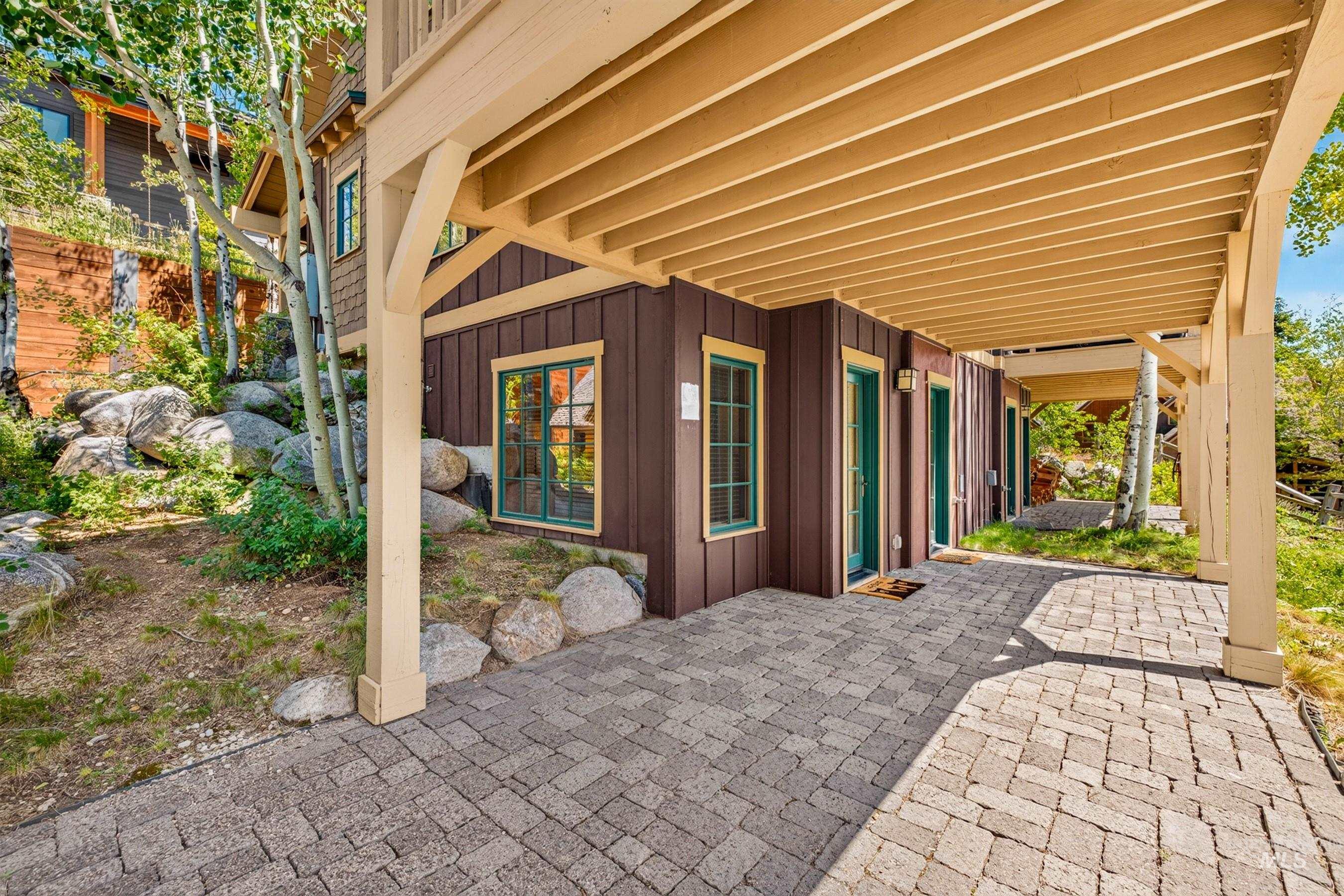14 Golden Bench Court Property Photo 34