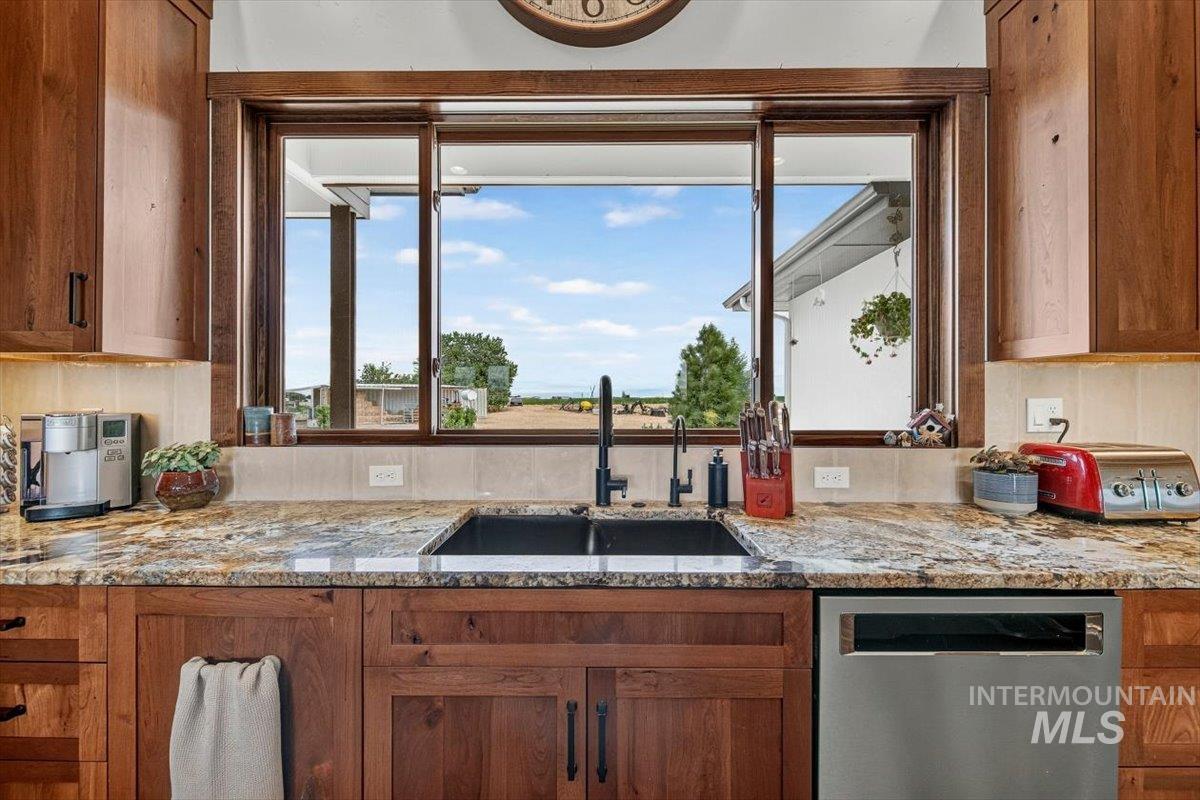 6255 Bennett Rd. Property Photo 10