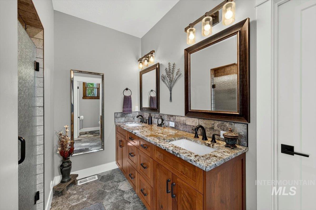 6255 Bennett Rd. Property Photo 23