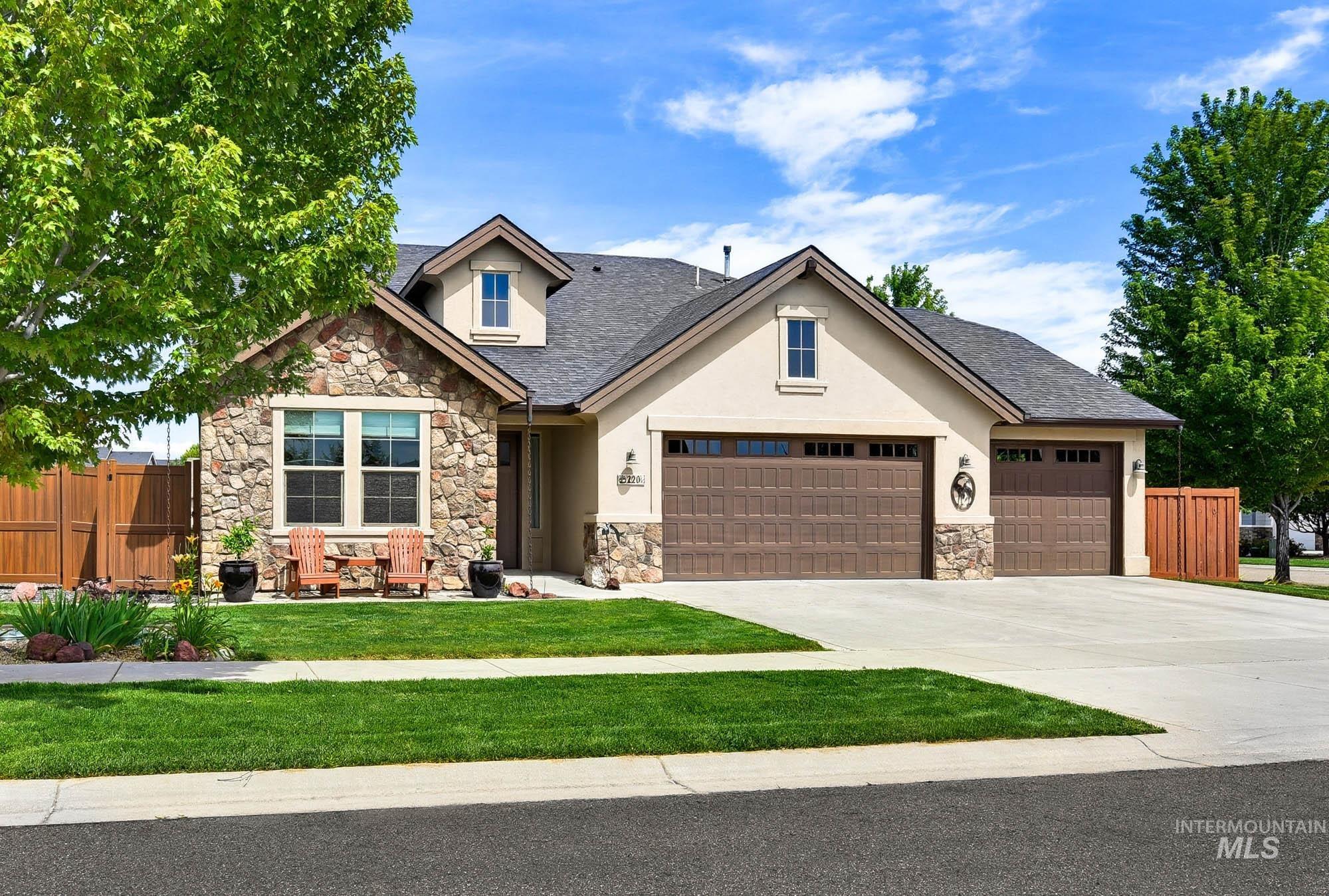 220 S Wildgrass Property Photo 2