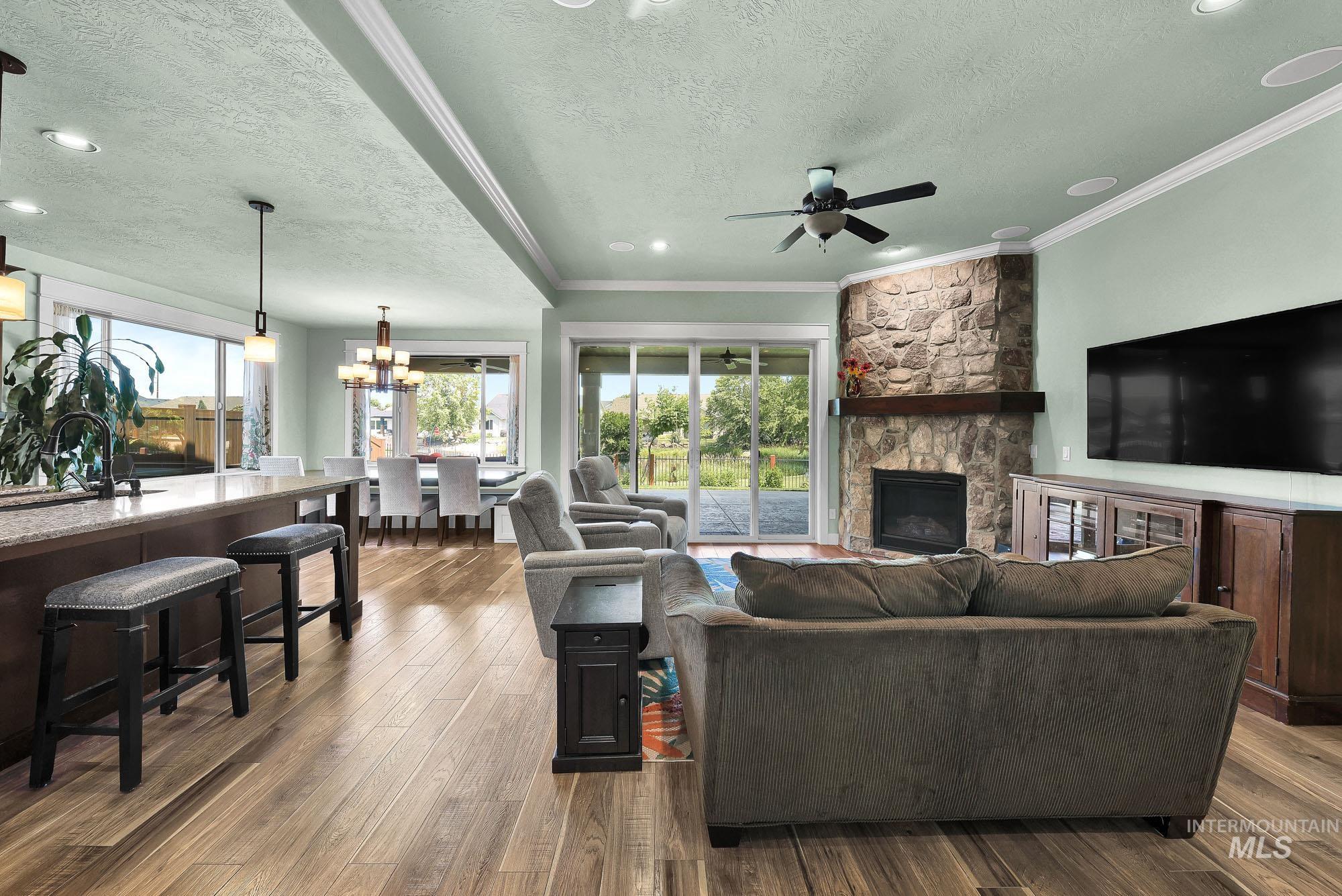 220 S Wildgrass Property Photo 4