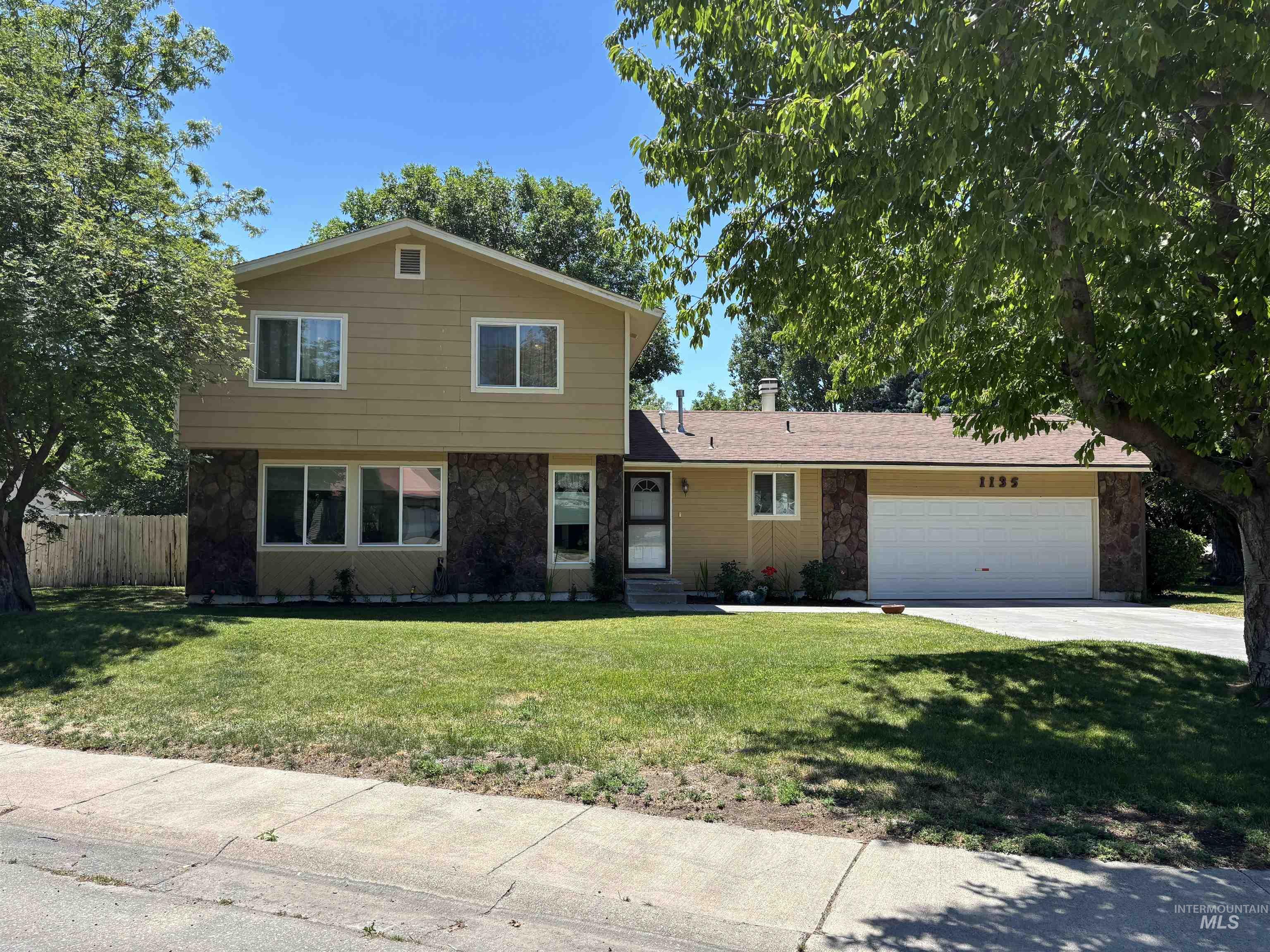 1135 S Haskett Property Photo 2