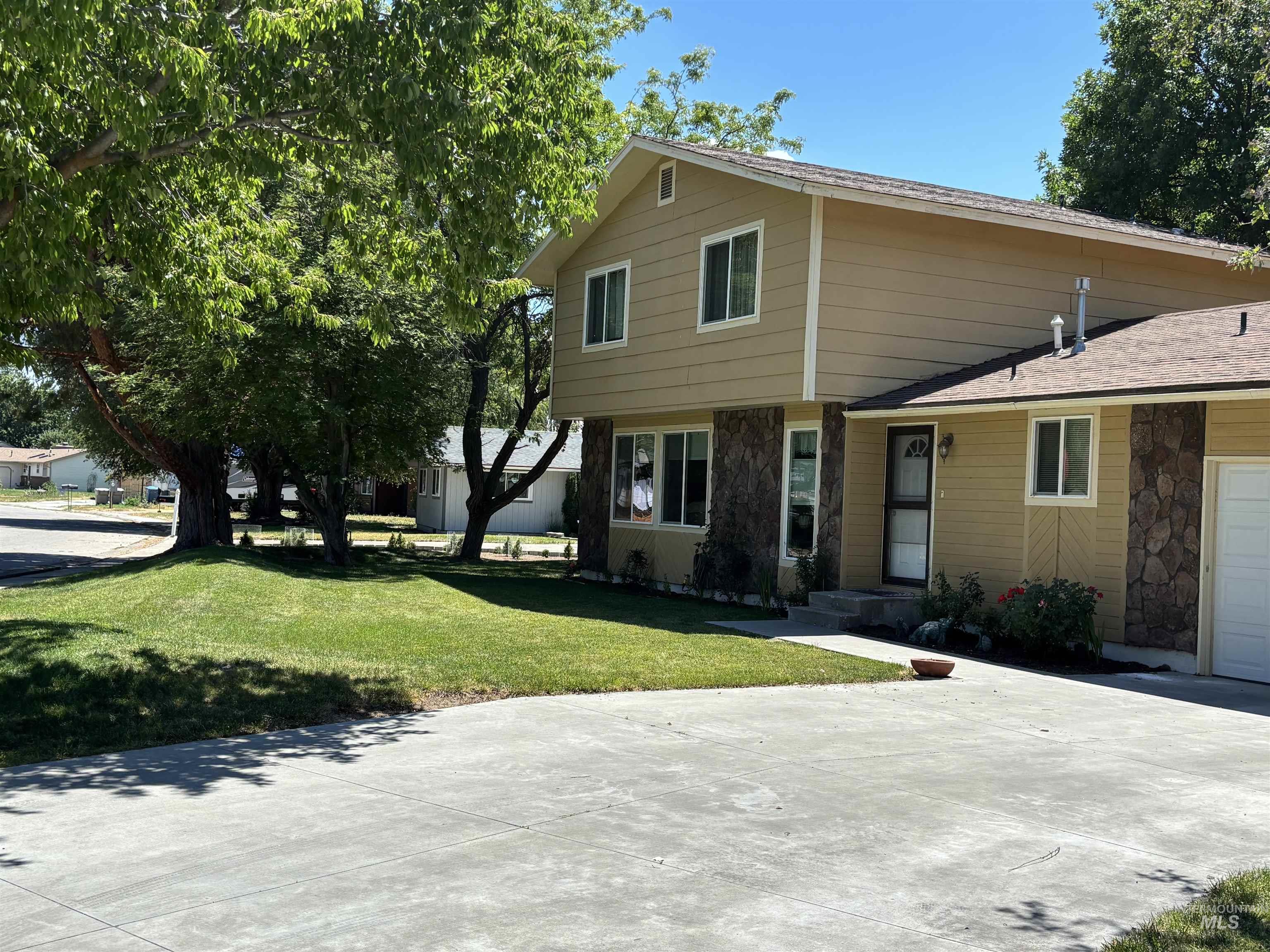 1135 S Haskett Property Photo 4