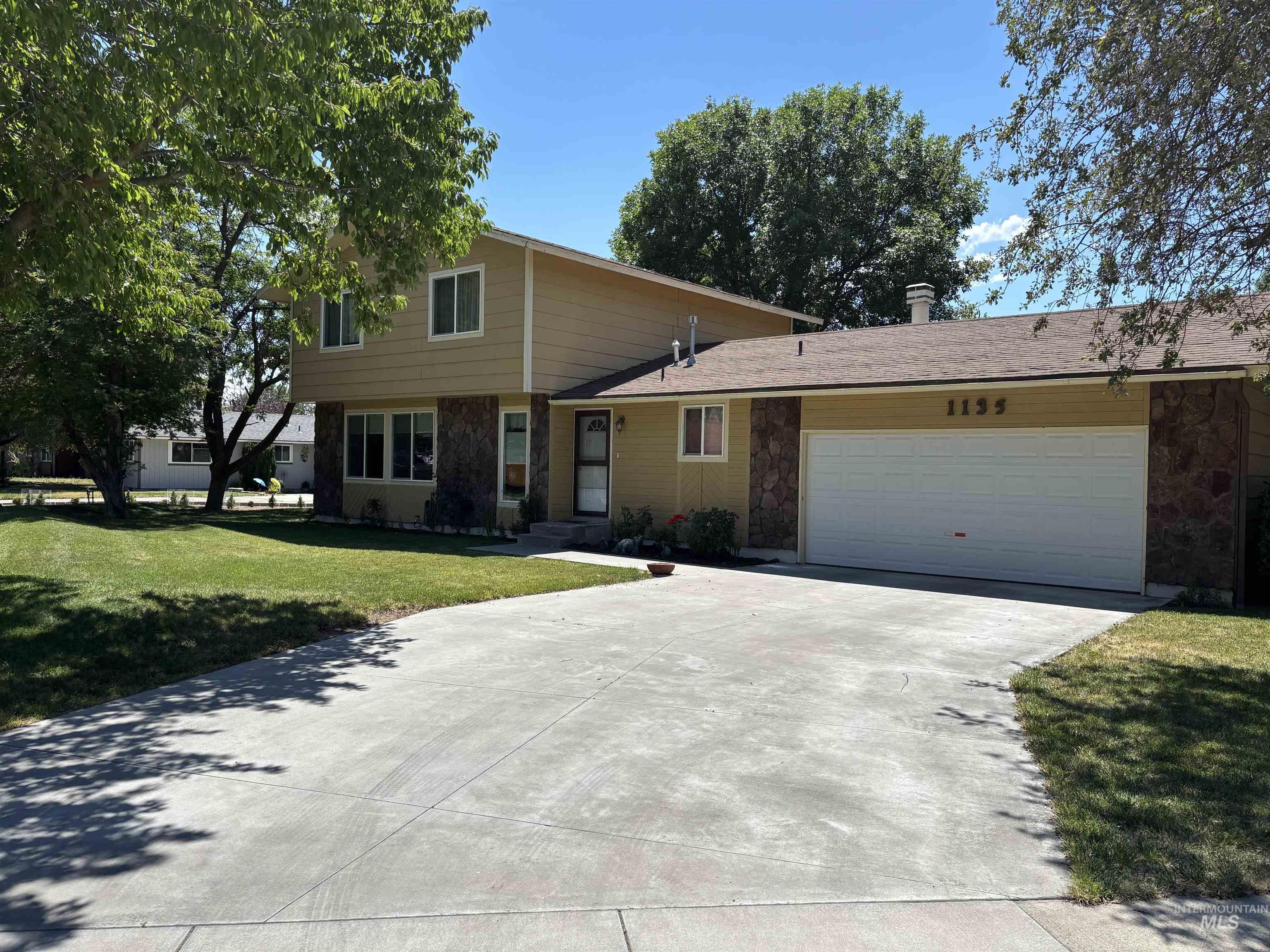 1135 S Haskett Property Photo 5