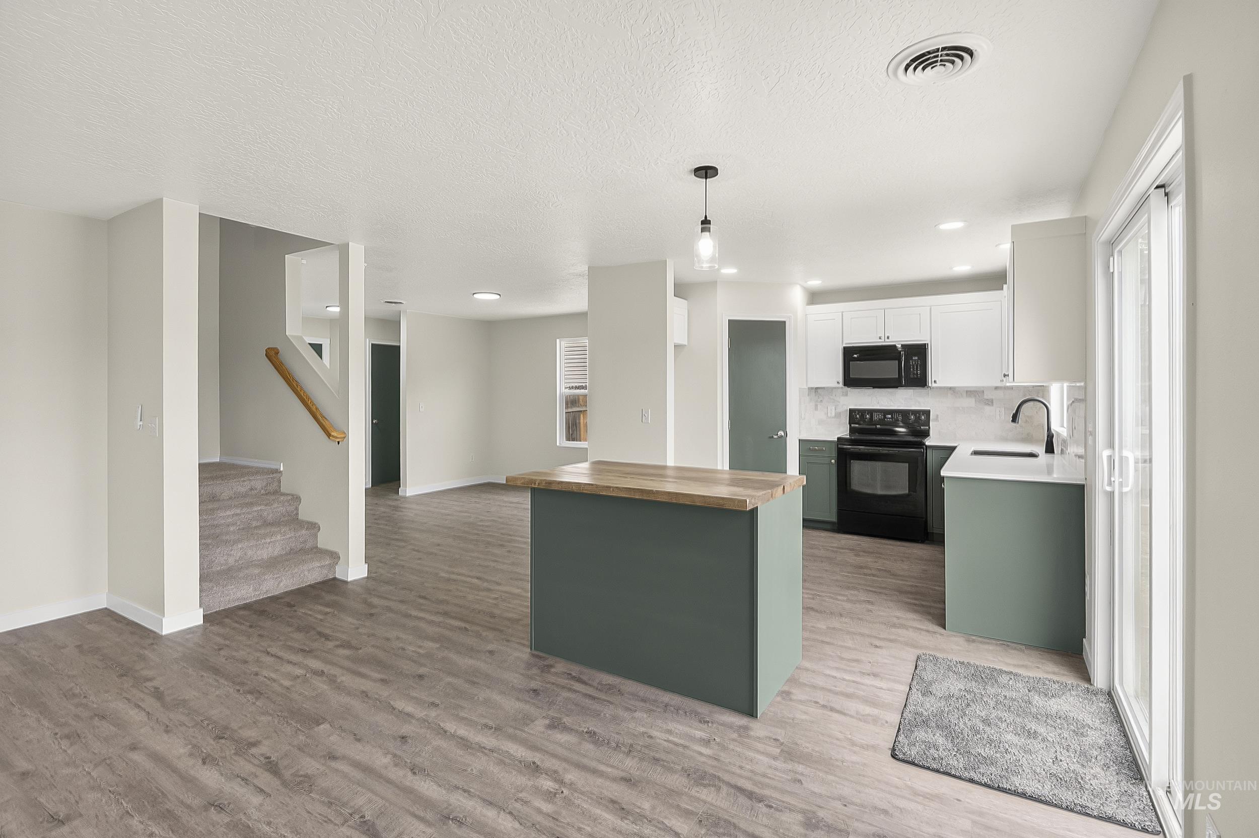 4415 Duke St Property Photo 1