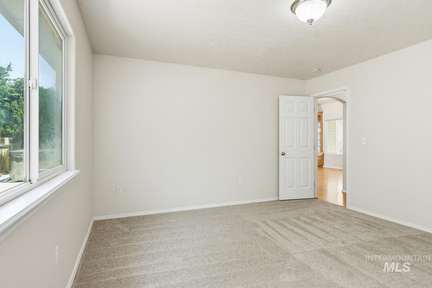 1025 N Portchester Ave Property Photo 21