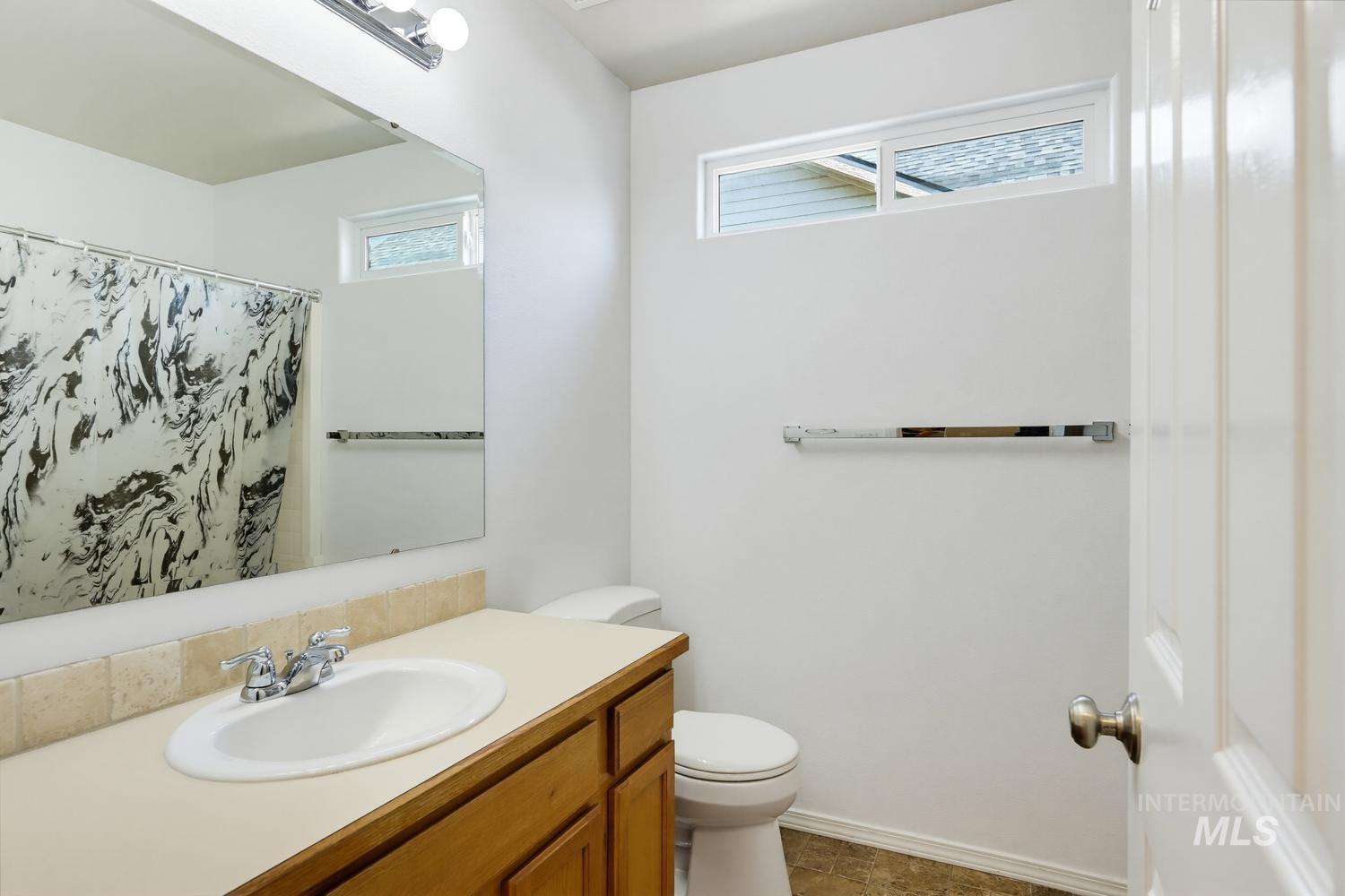 1025 N Portchester Ave Property Photo 27