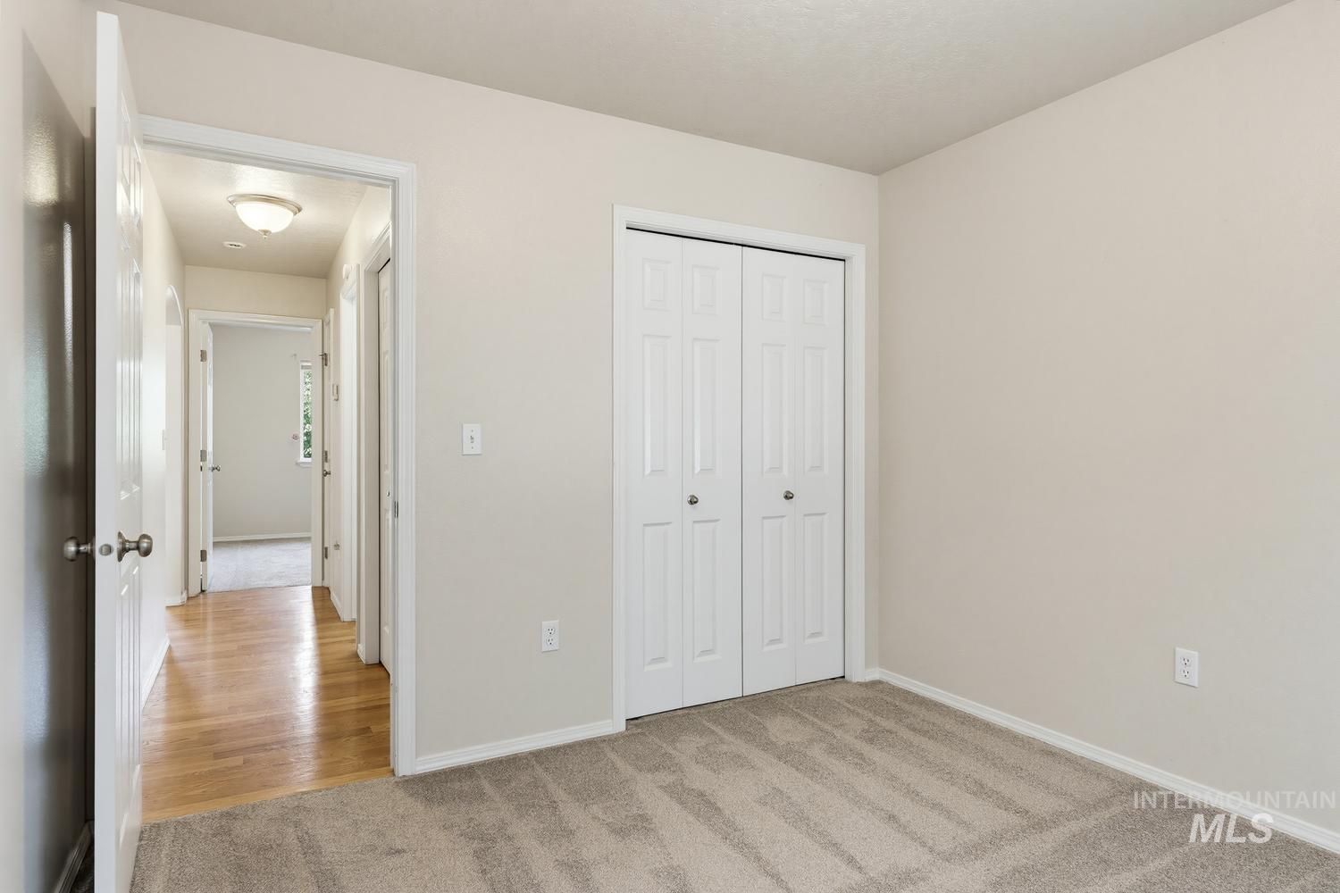1025 N Portchester Ave Property Photo 29