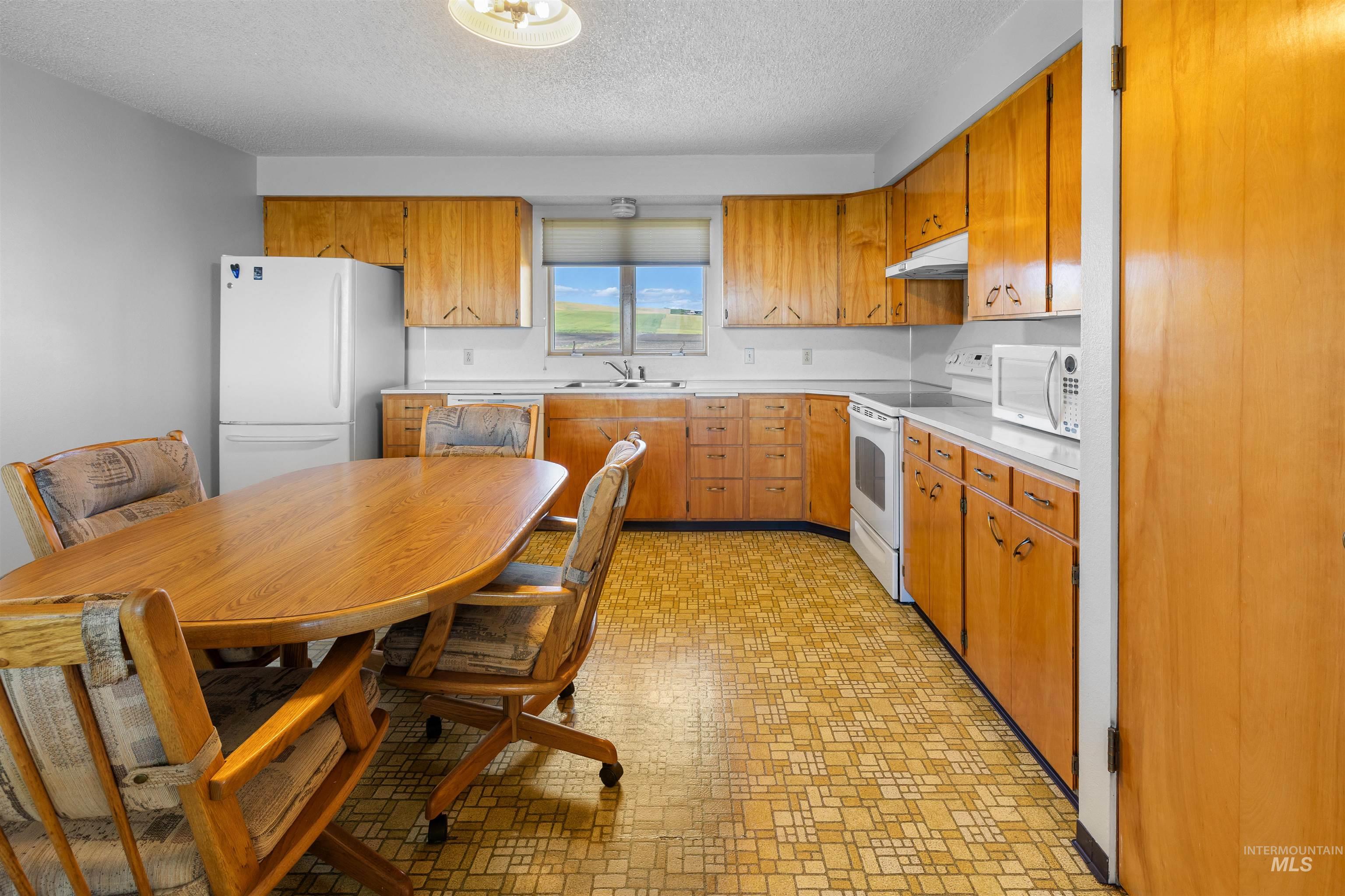 1266 Meadow Creek Road Property Photo 6
