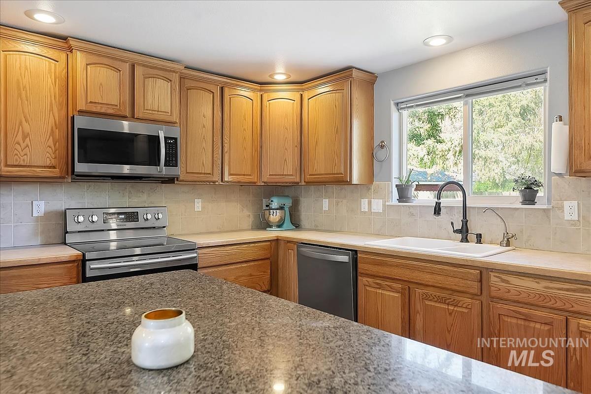 1803 Poplar St Property Photo 15