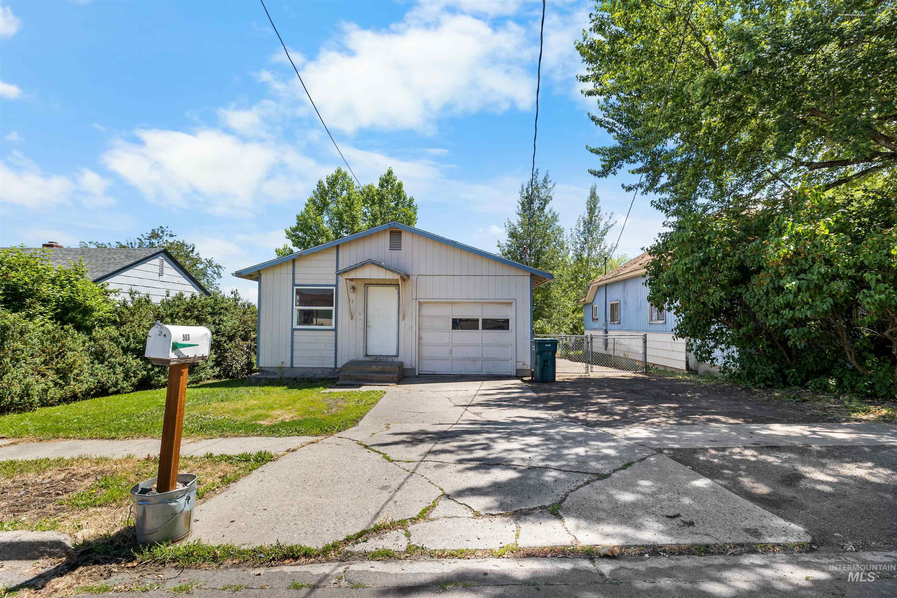 503 N College St Property Photo 1