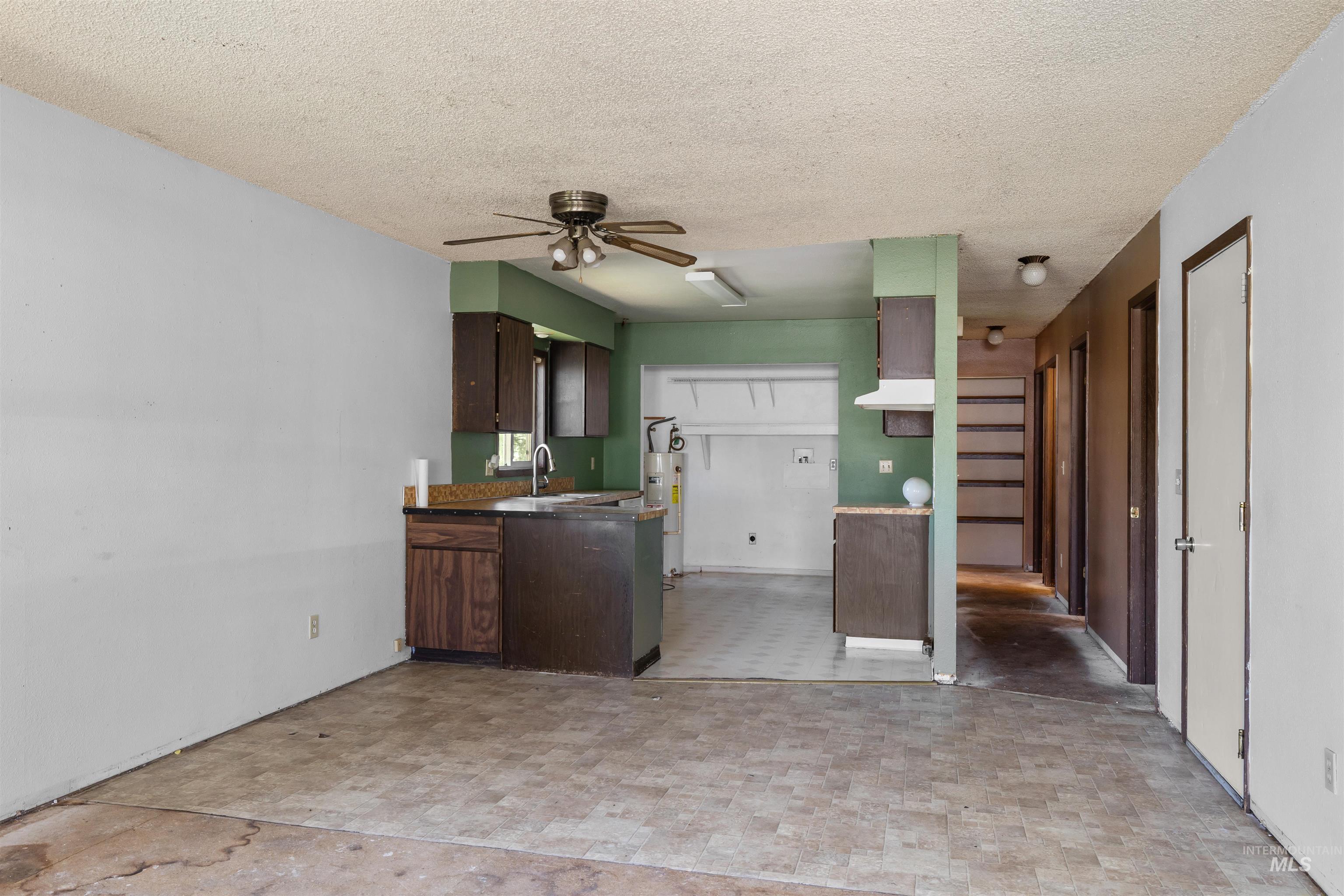 503 N College St Property Photo 3