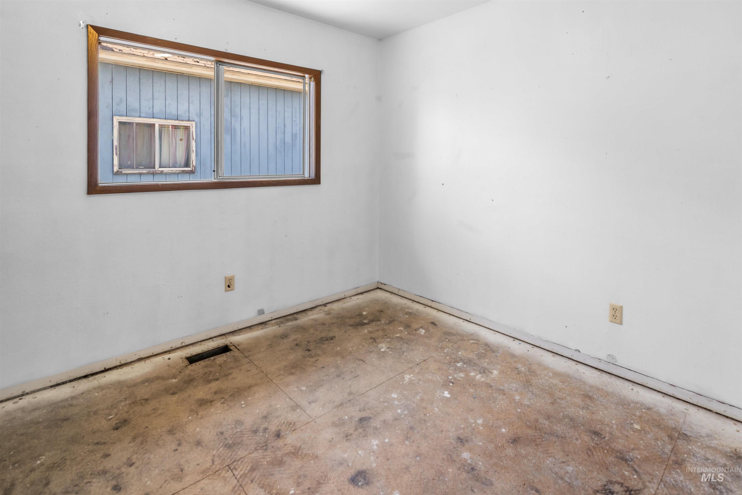 503 N College St Property Photo 5
