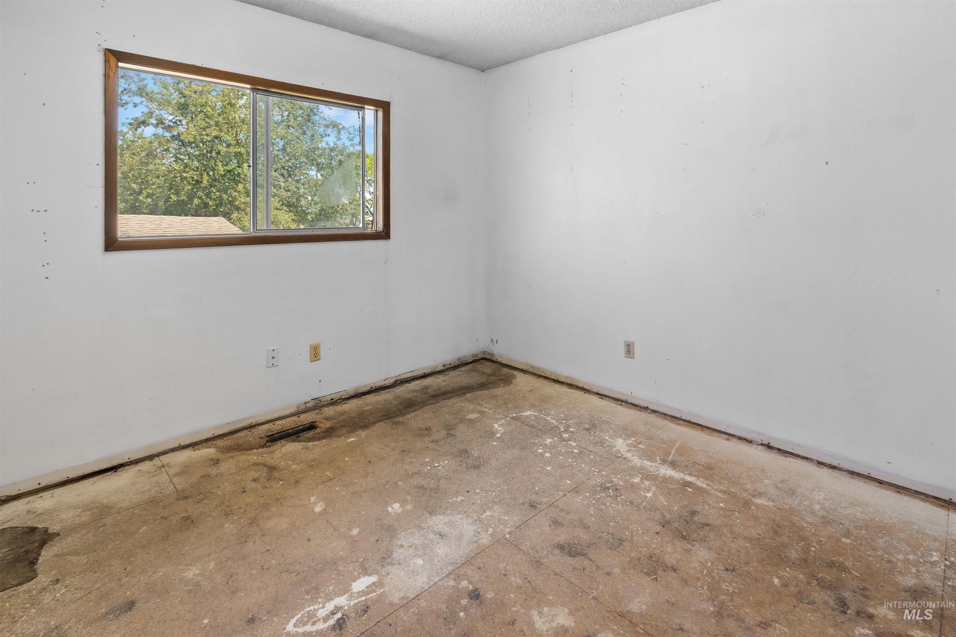 503 N College St Property Photo 8