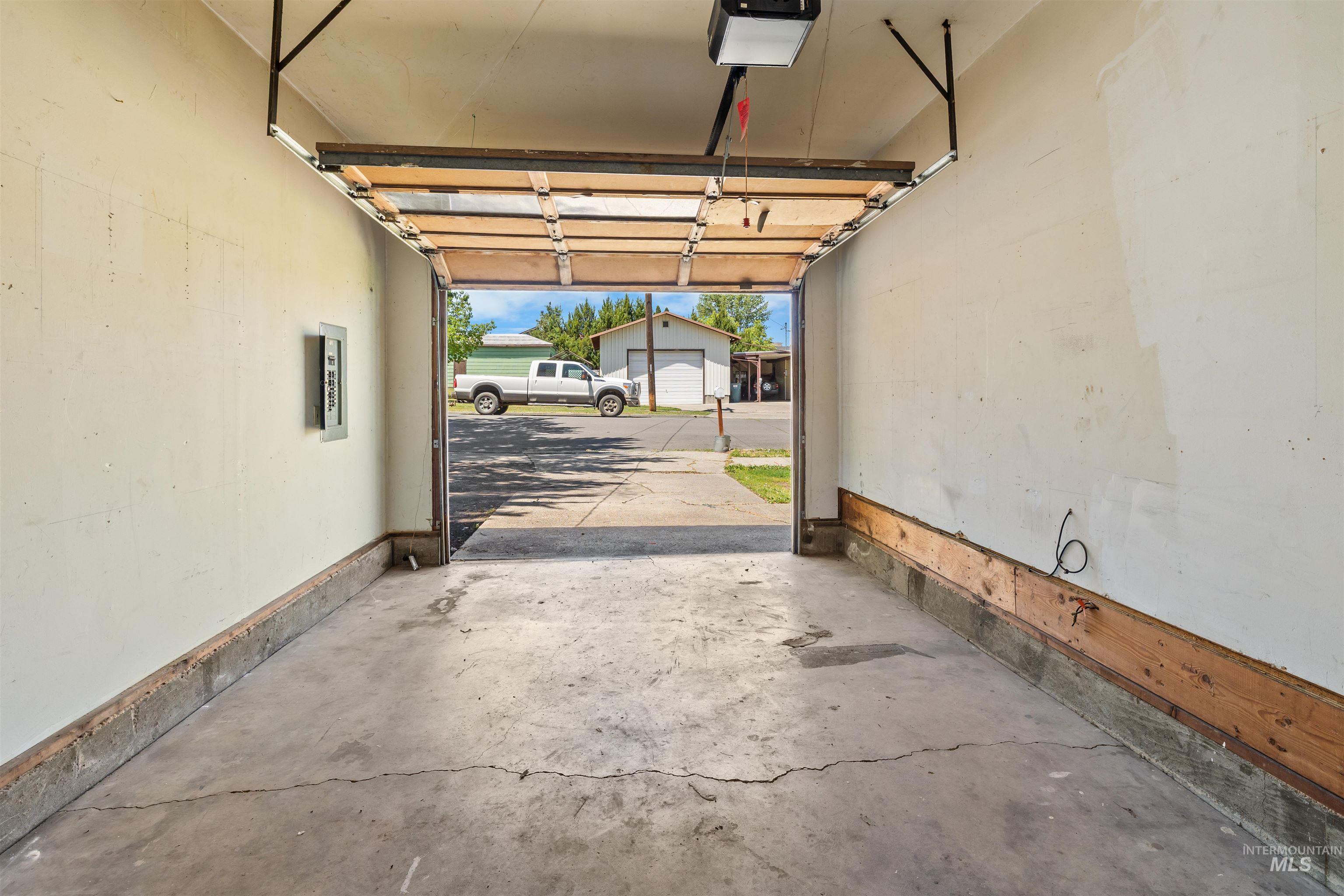 503 N College St Property Photo 9