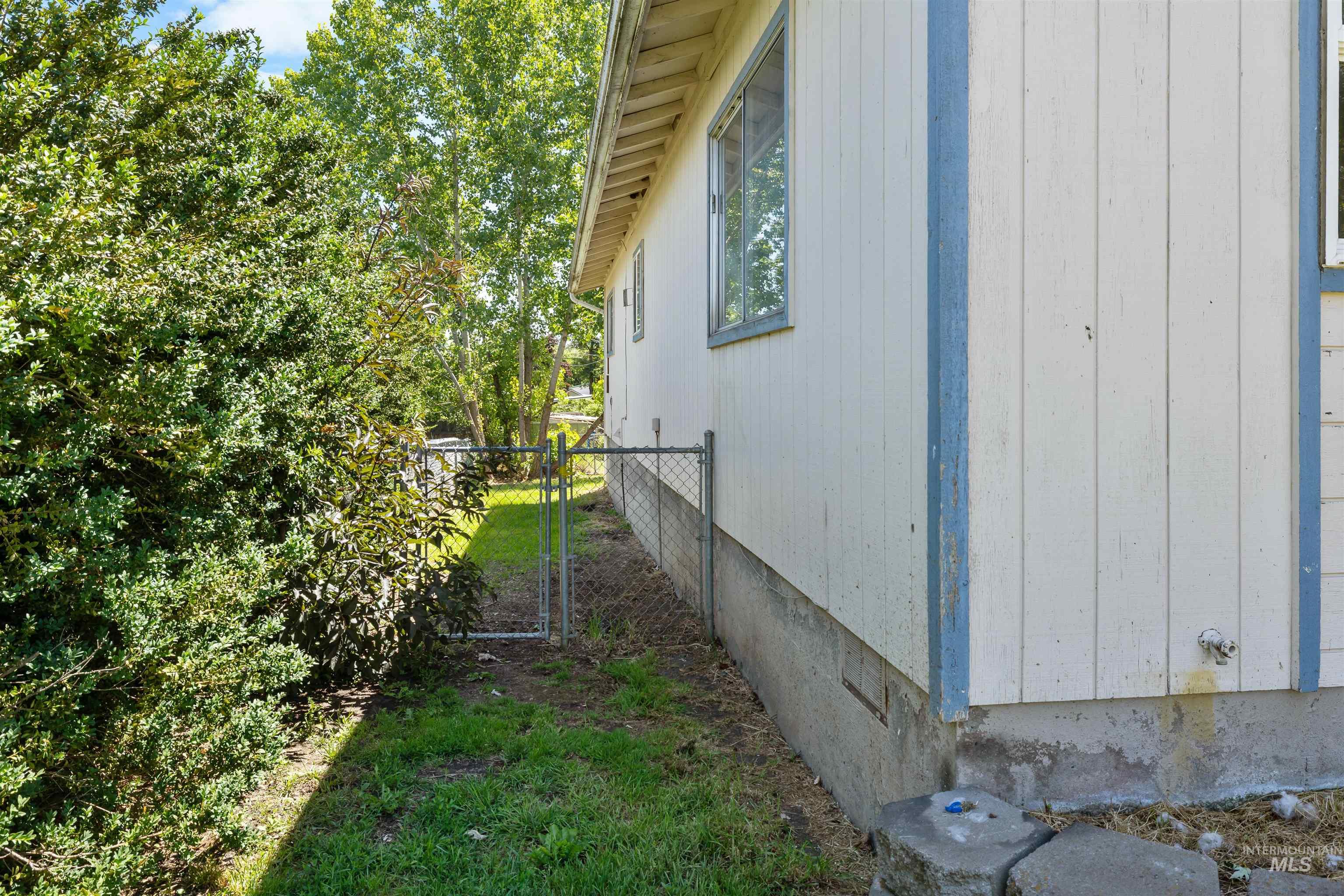 503 N College St Property Photo 12