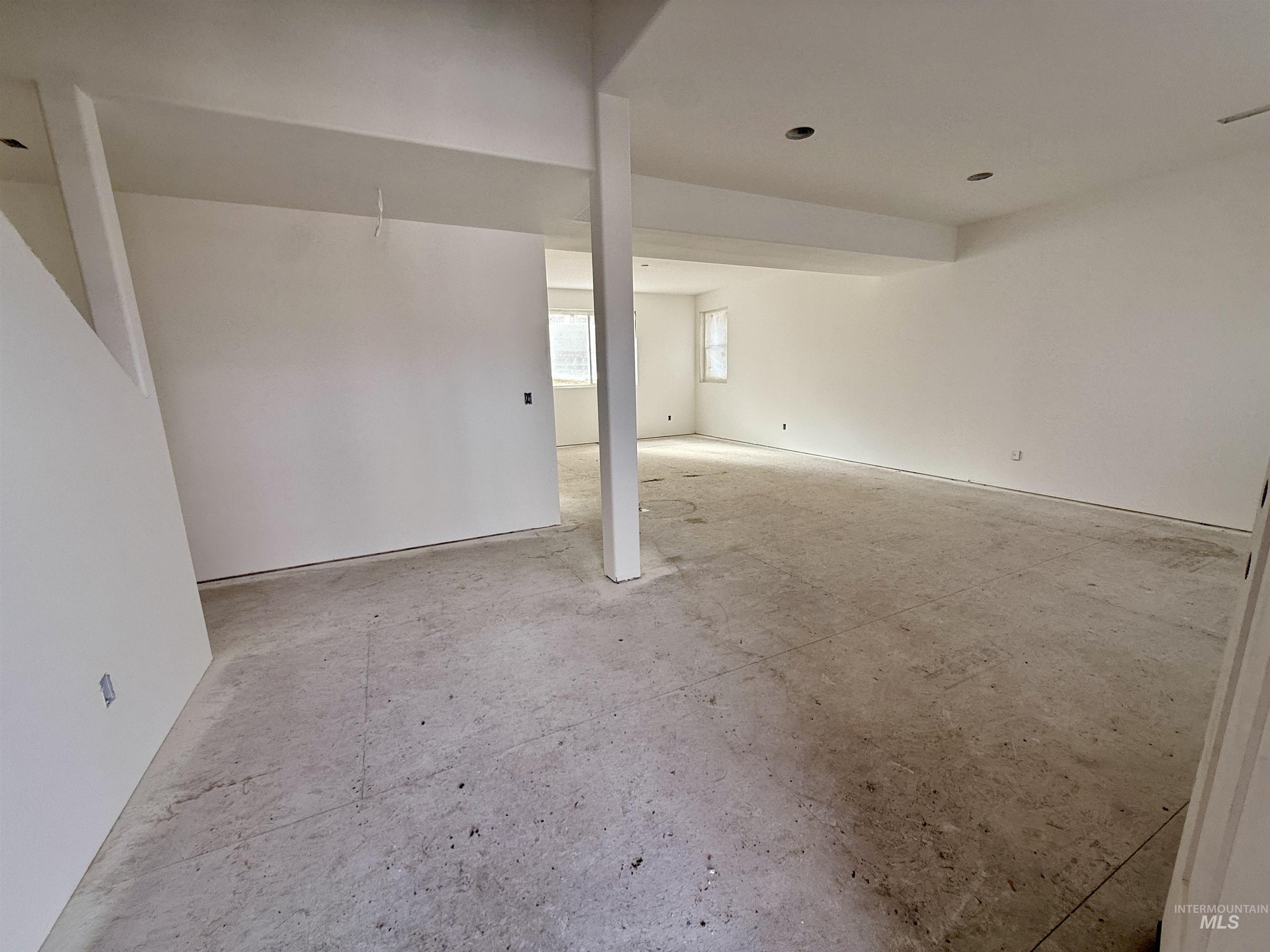 2457 E 3rd Street Property Photo 6
