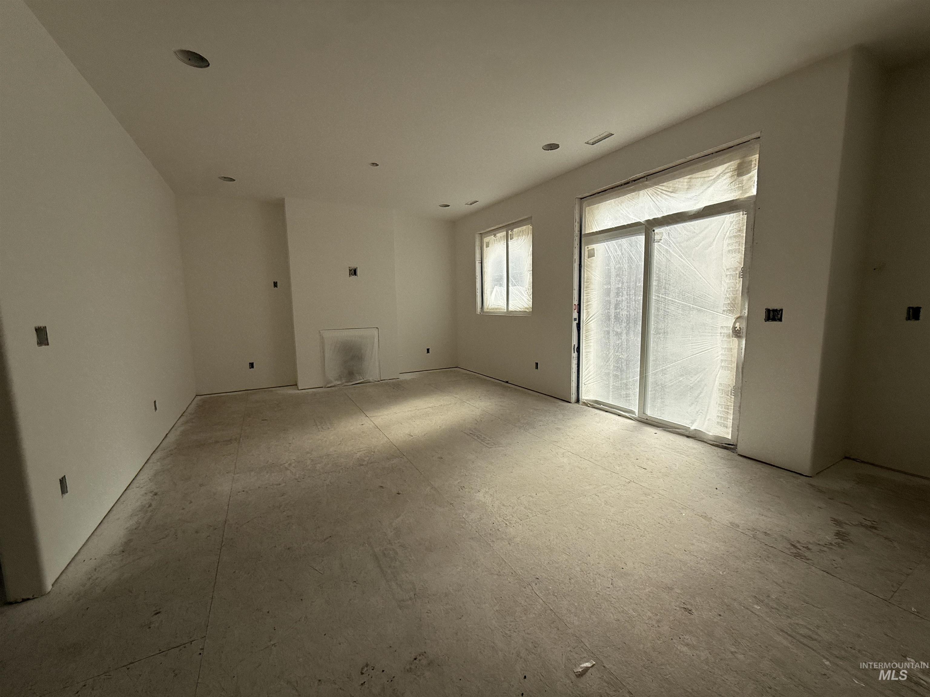2457 E 3rd Street Property Photo 13