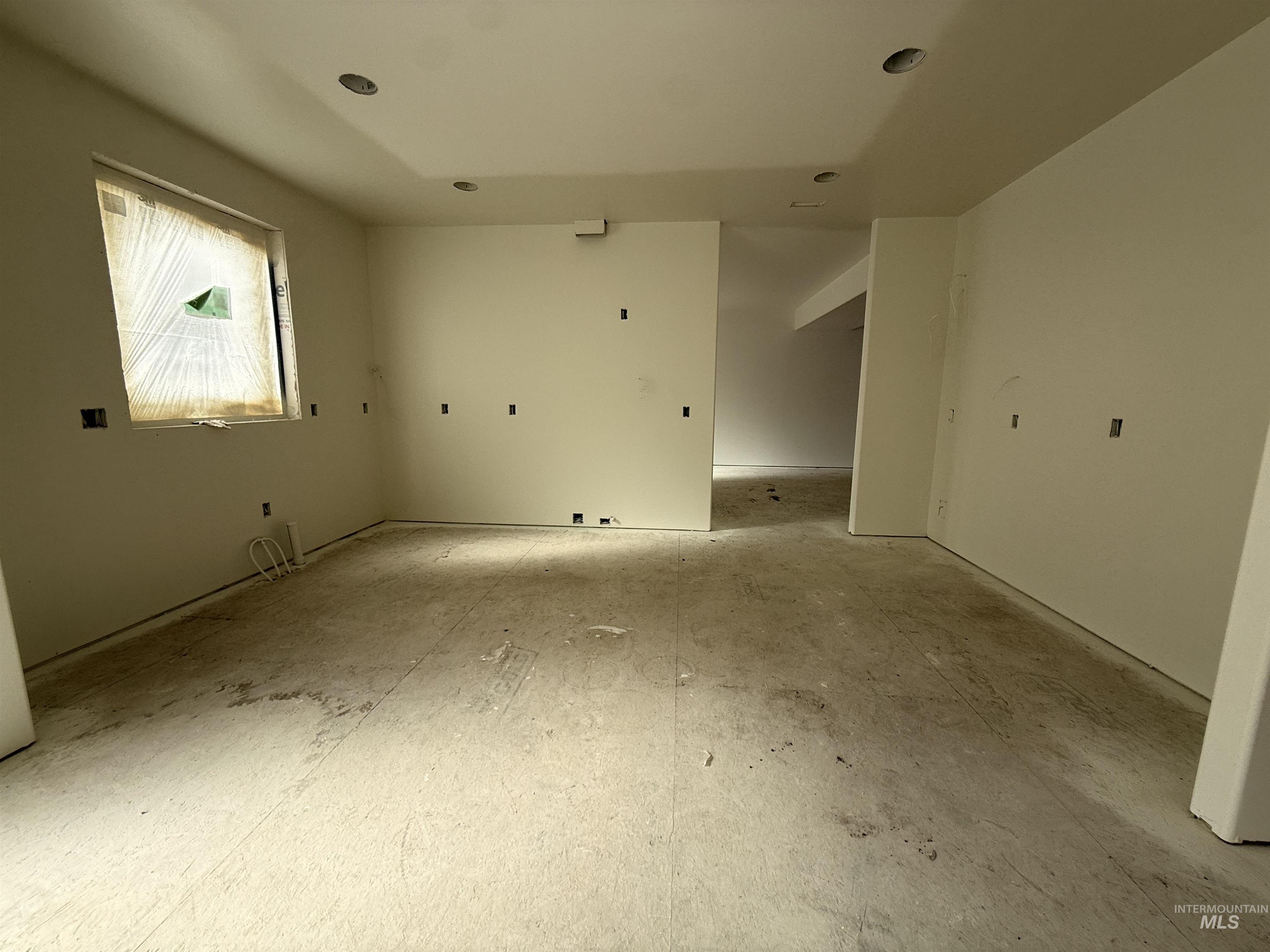 2457 E 3rd Street Property Photo 14