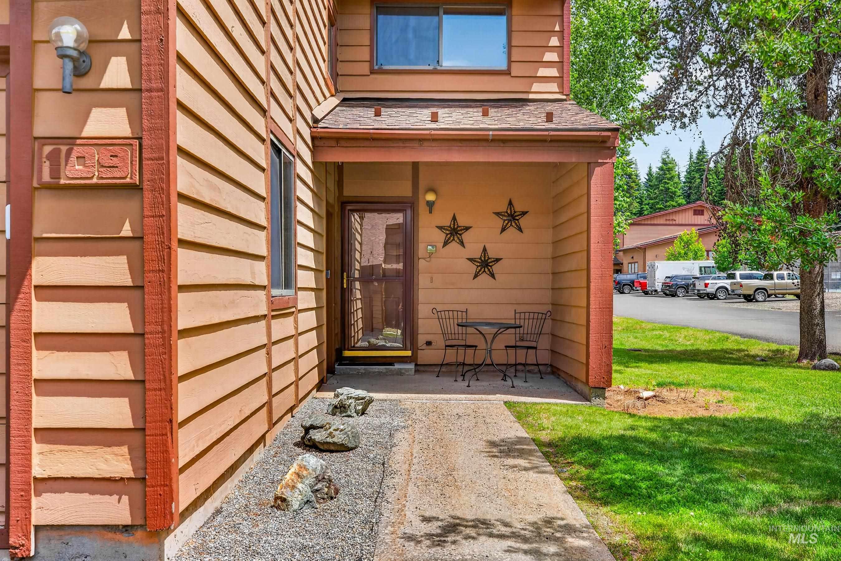 1607 Davis Ave Property Photo 1