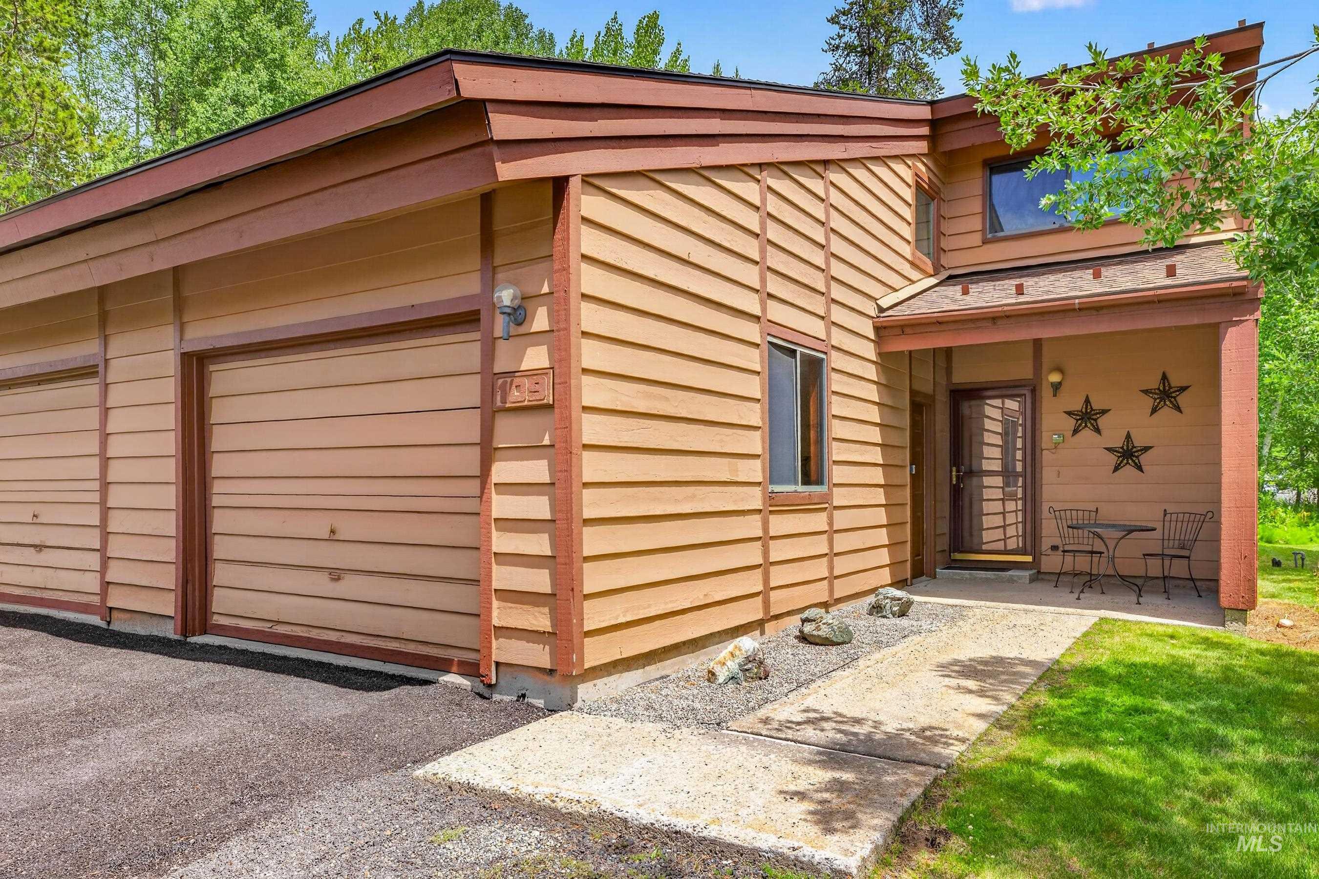 1607 Davis Ave Property Photo 4