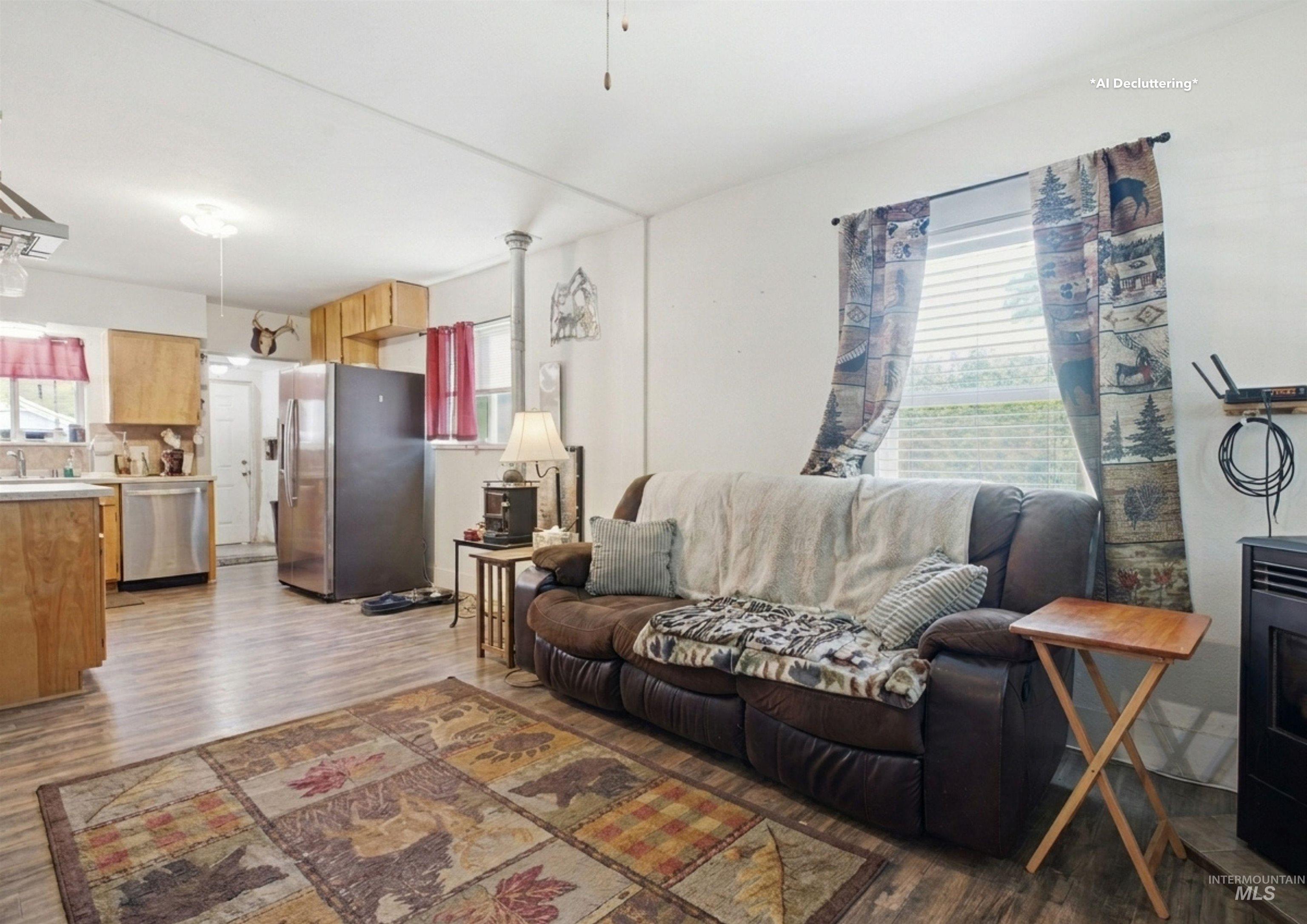 735 Oak St Property Photo 4