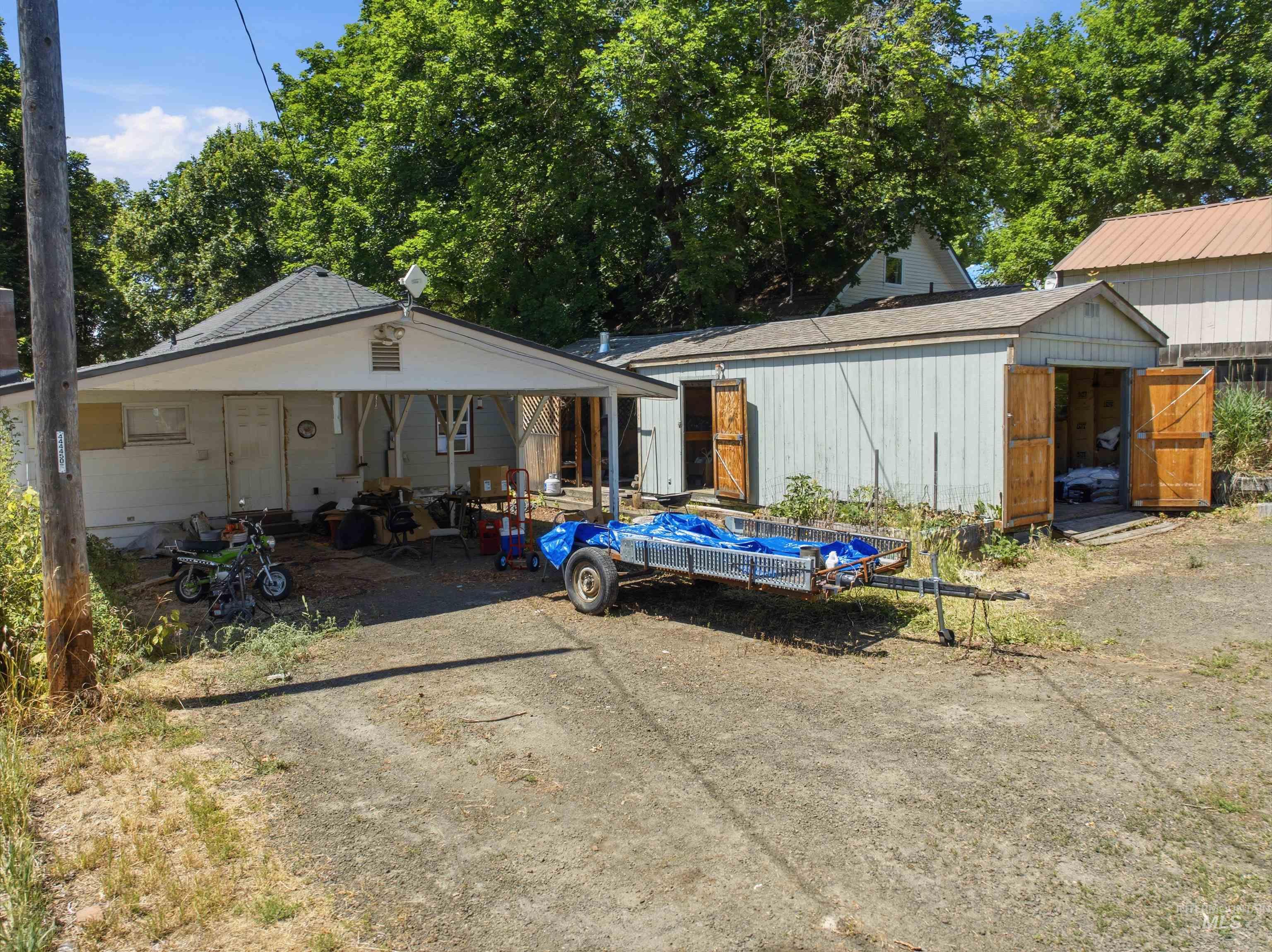 735 Oak St Property Photo 14