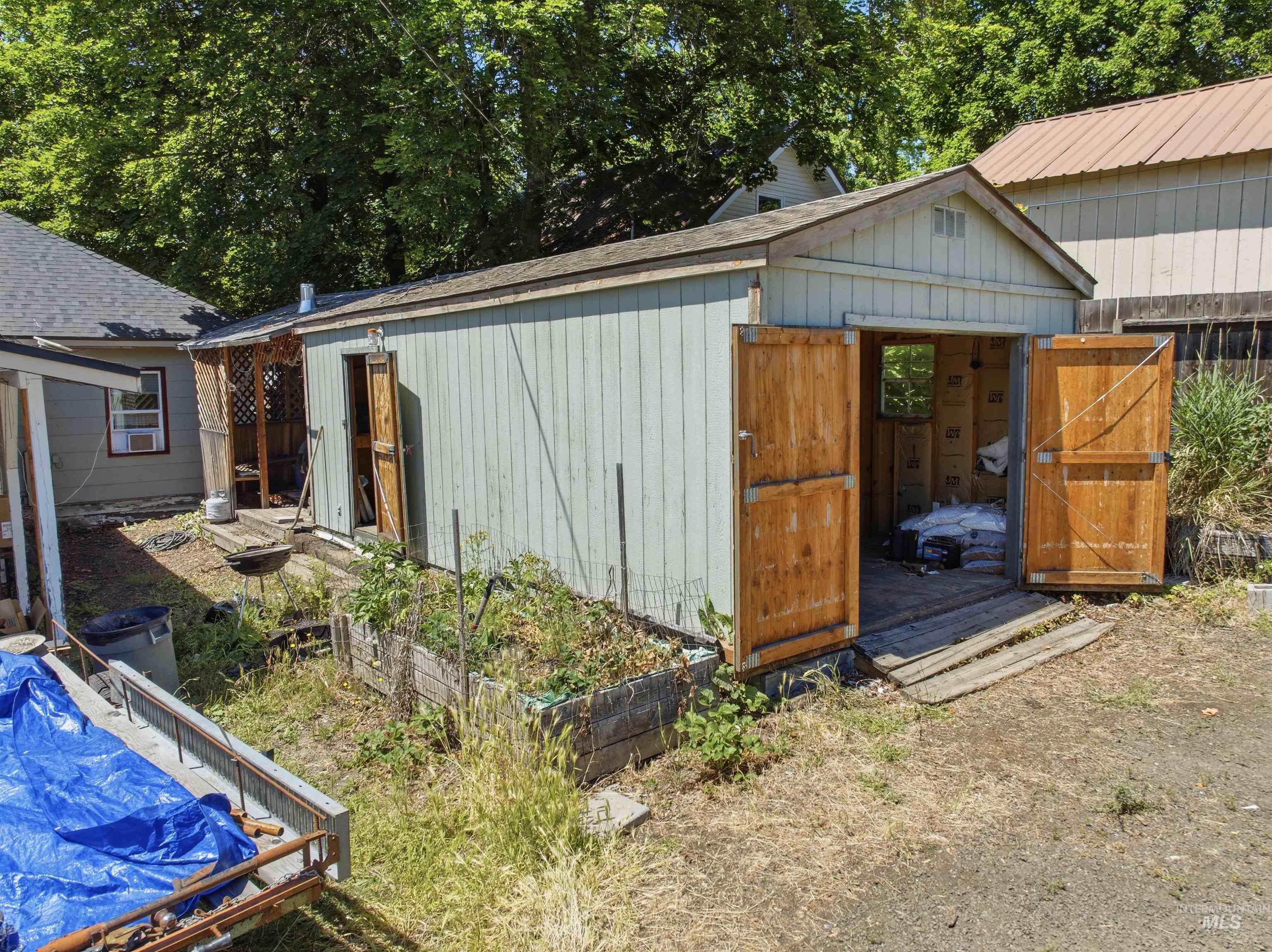 735 Oak St Property Photo 15
