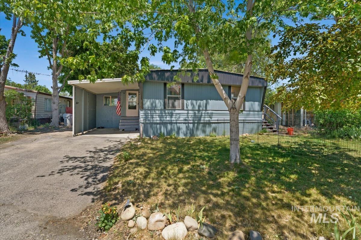 1160 W Concord Property Photo 1