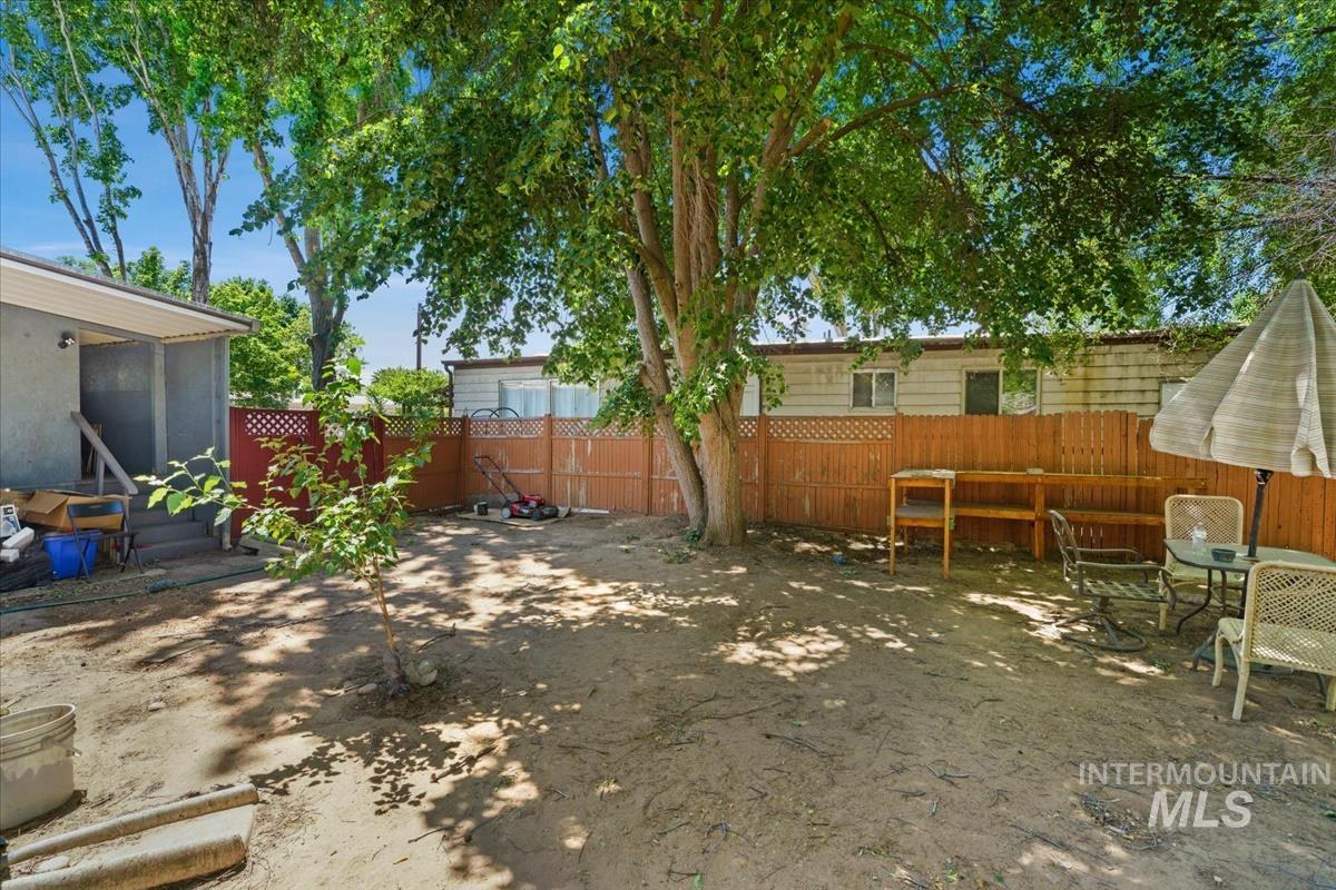 1160 W Concord Property Photo 31