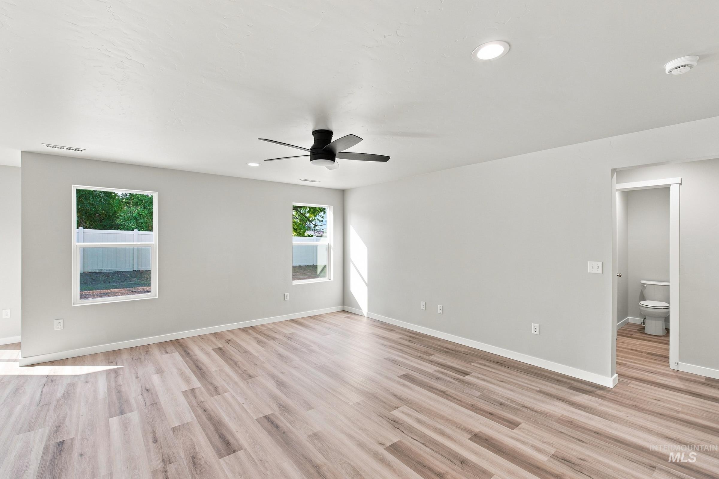 633 W Novak Dr Property Photo 6