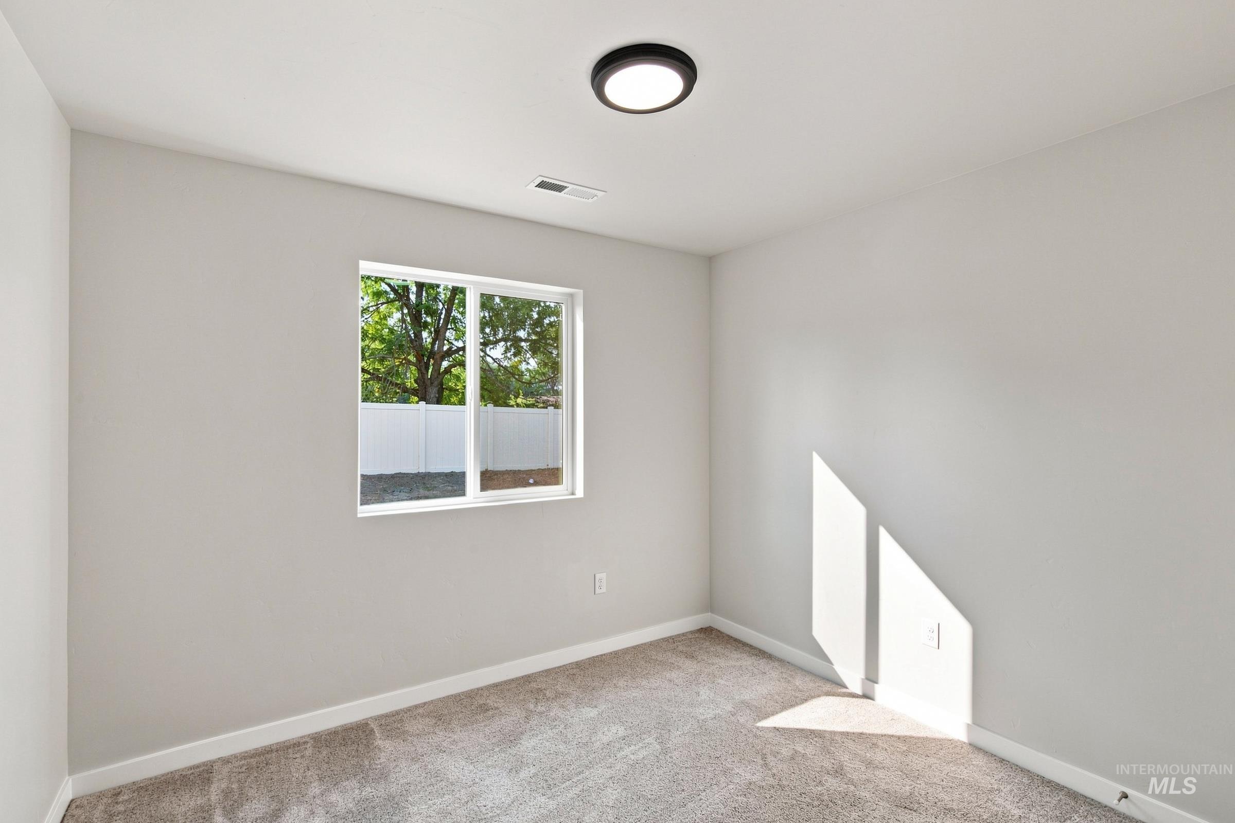 633 W Novak Dr Property Photo 11