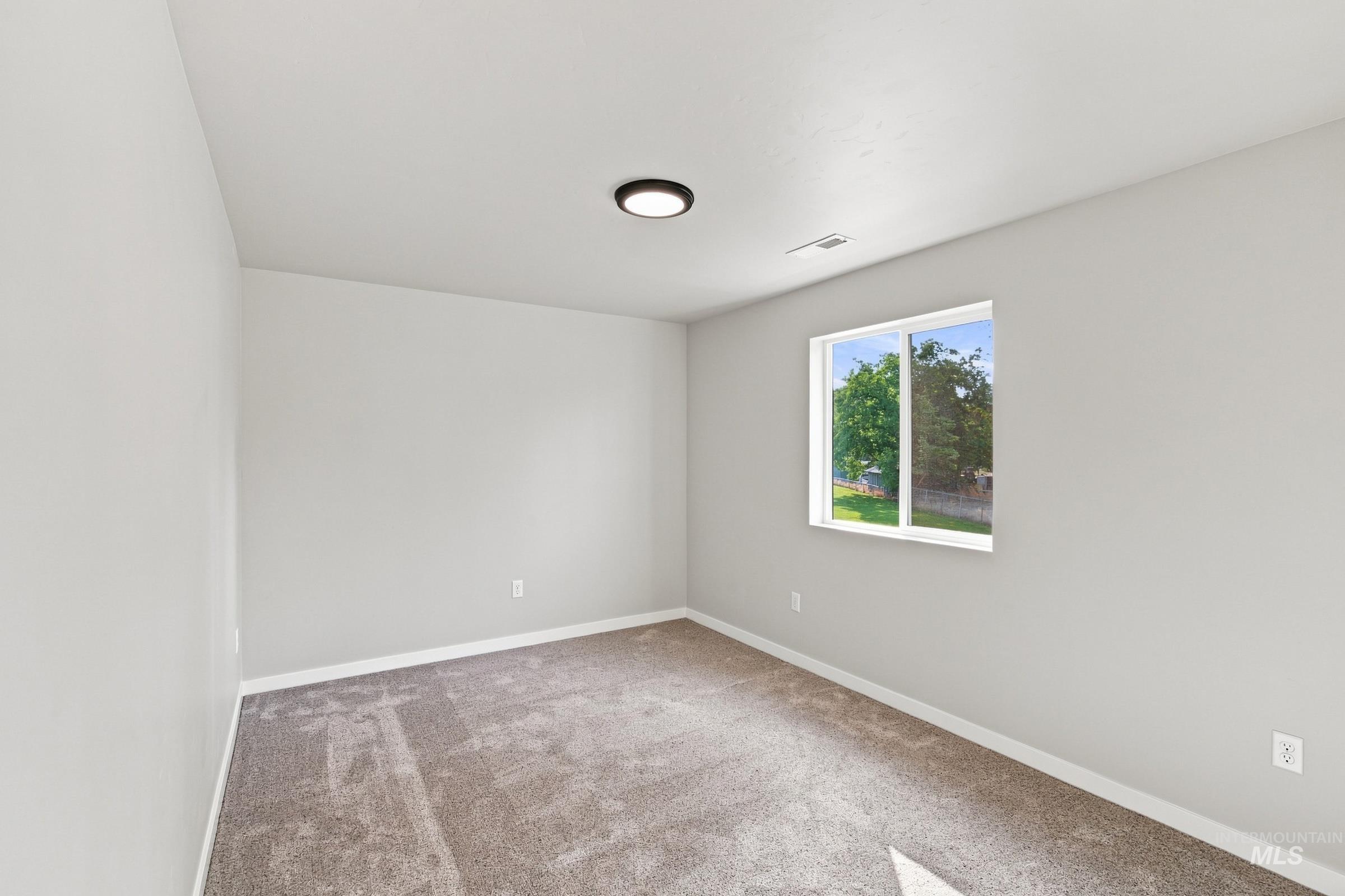 633 W Novak Dr Property Photo 18