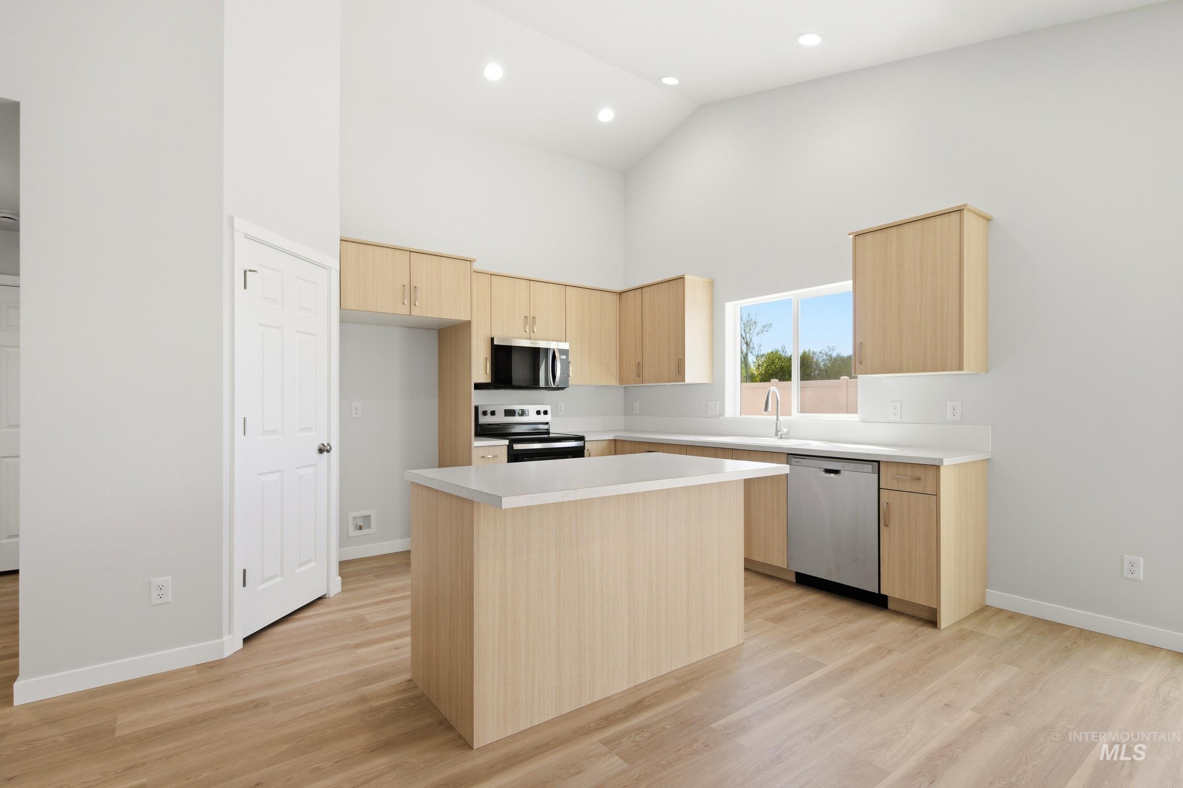 1552 Sunday River St Property Photo 3
