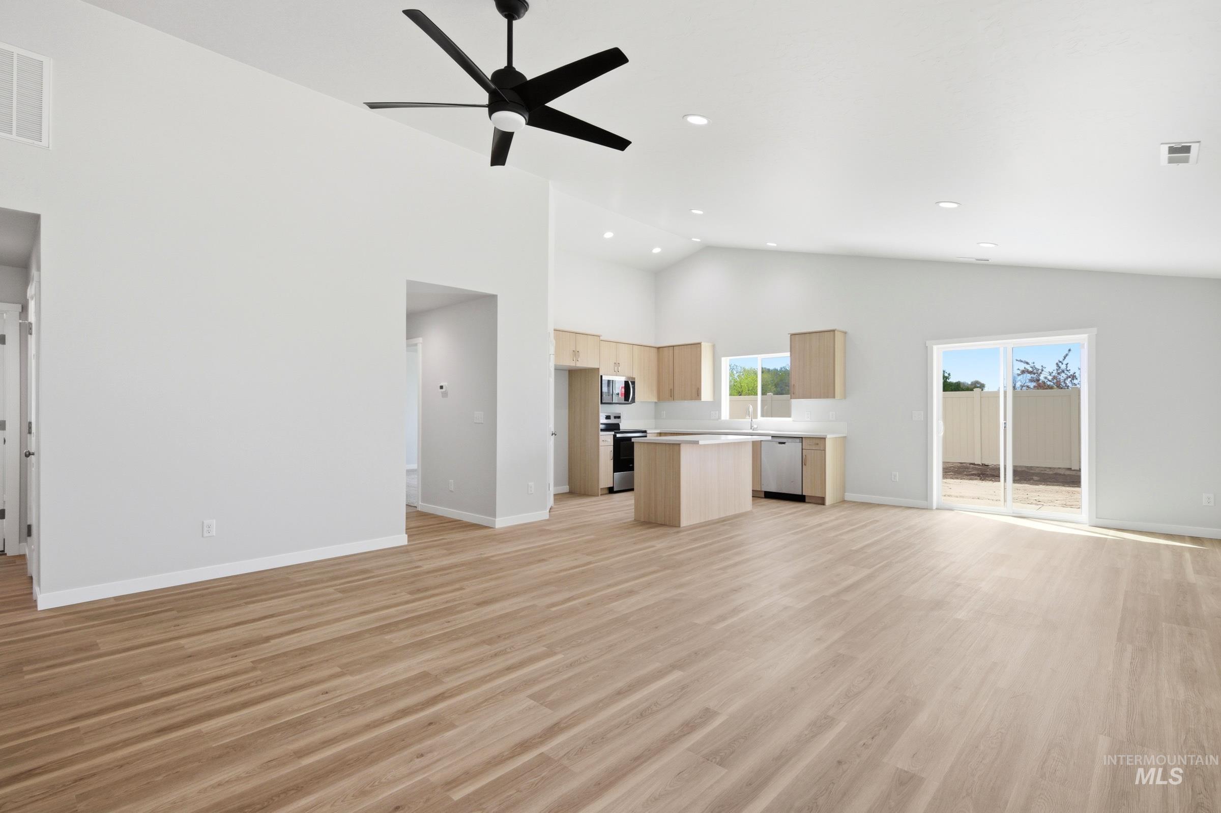 1552 Sunday River St Property Photo 8