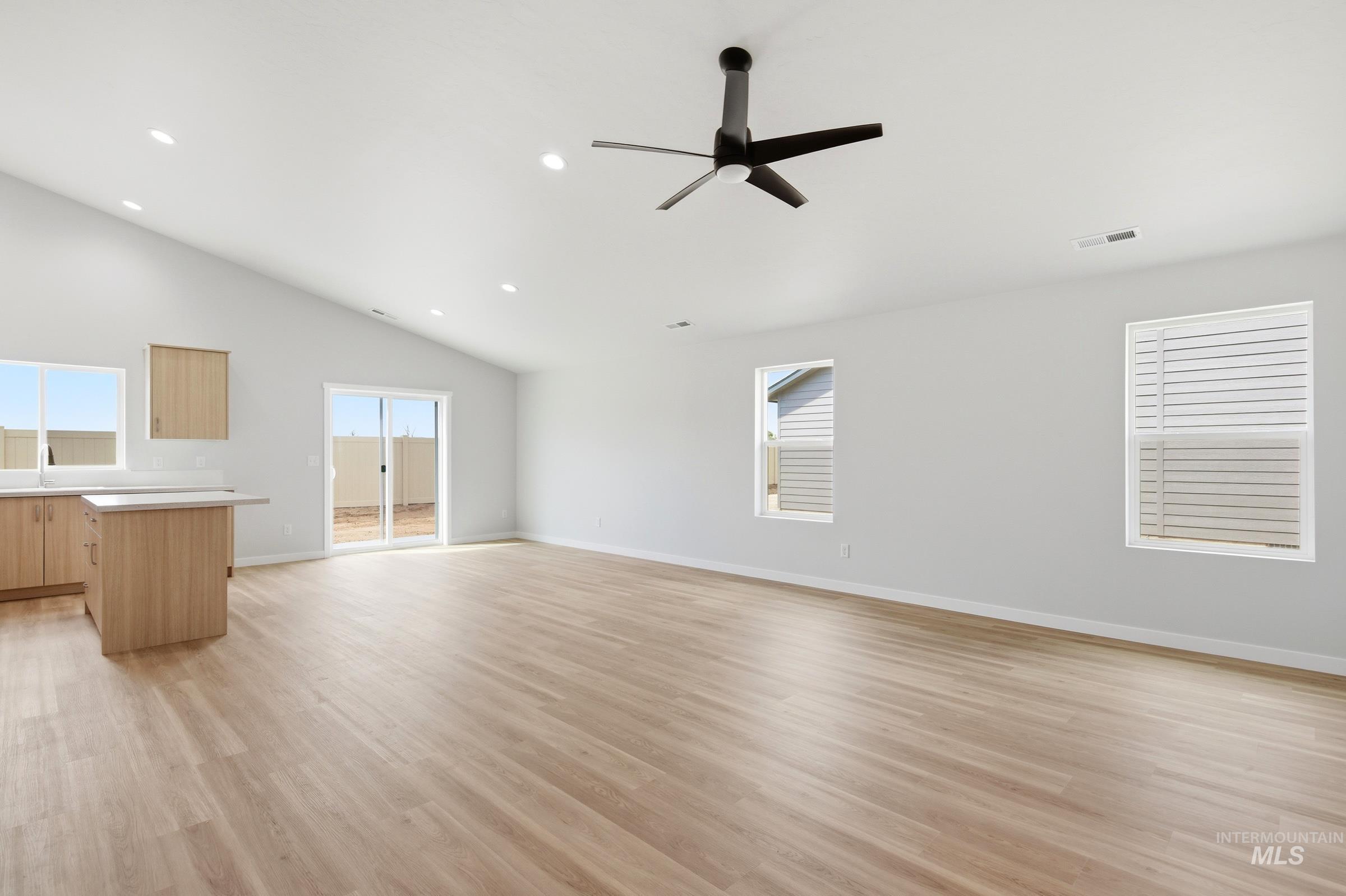 1552 Sunday River St Property Photo 9