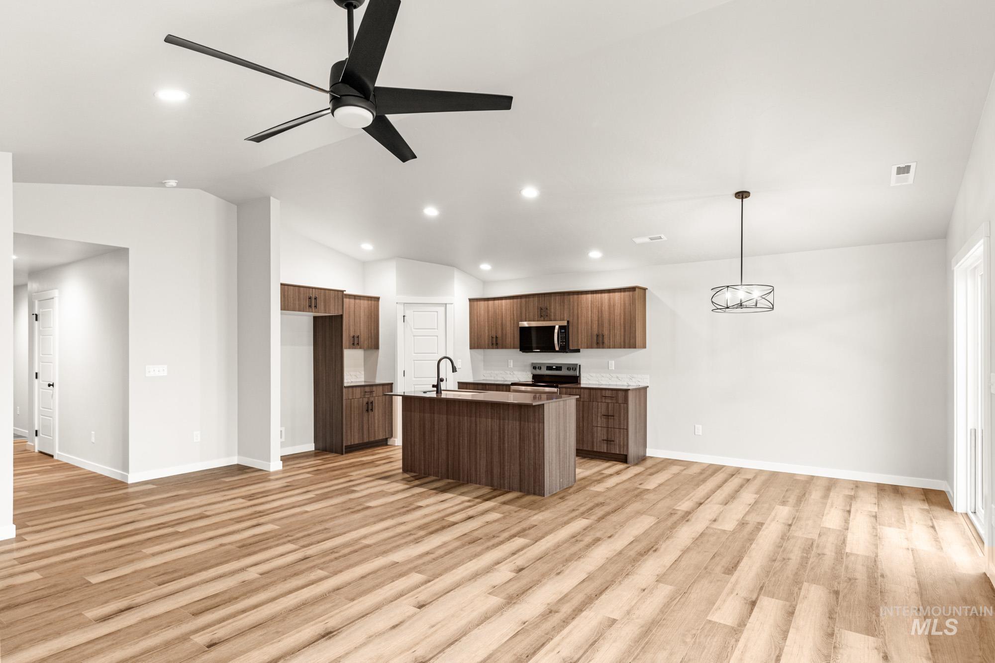 9416 W Blazing Star St Property Photo 8